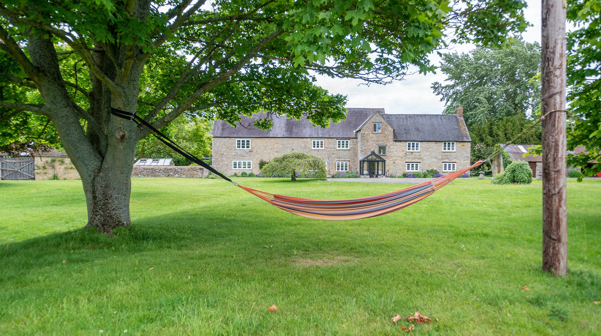 House Chiltern Buckinghamshire: 4-Bedroom Luxury Apartment with Tennis Court and Countryside Views, Buckinghamshire