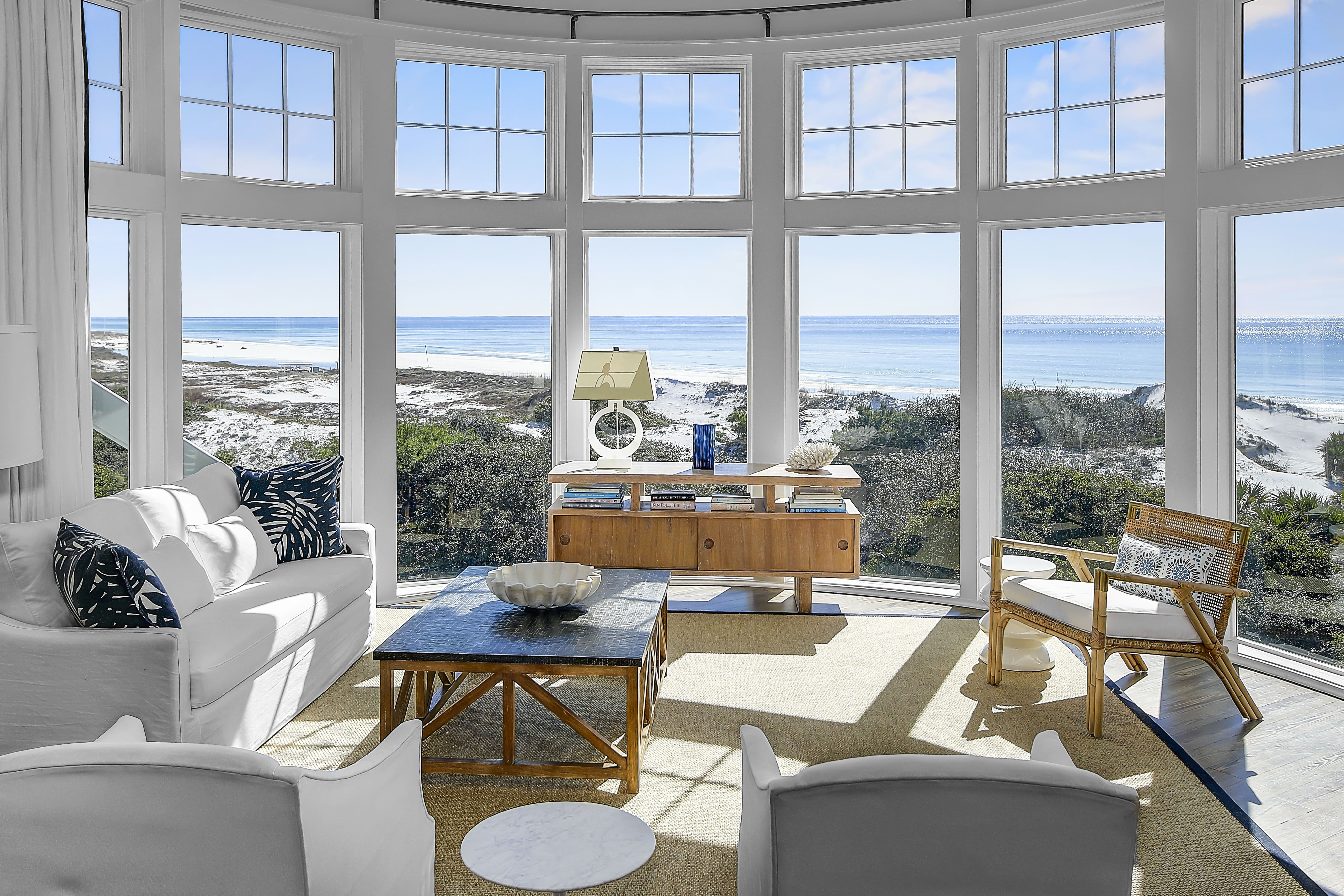 House Choctawhatchee Walton: Elegant 3-Bedroom Villa with Stunning Seaviews, Walton County