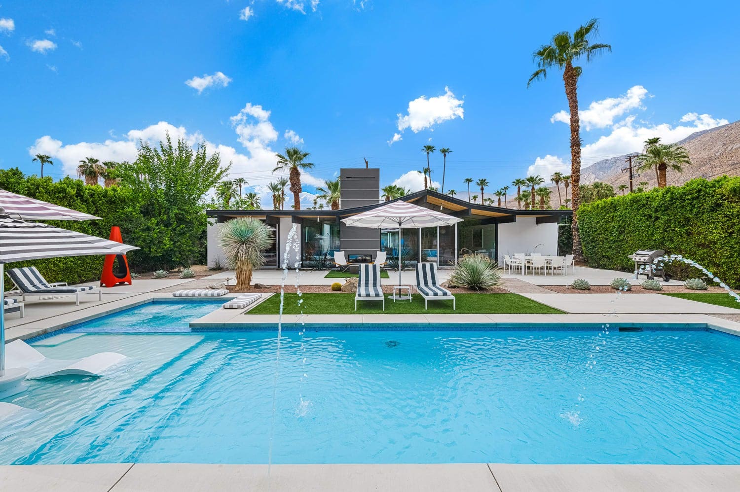 House Cholla Cathedral Cathedral City 11: Luxury 4-Bedroom Apartment with Hot Tub and Pool, Palm Springs