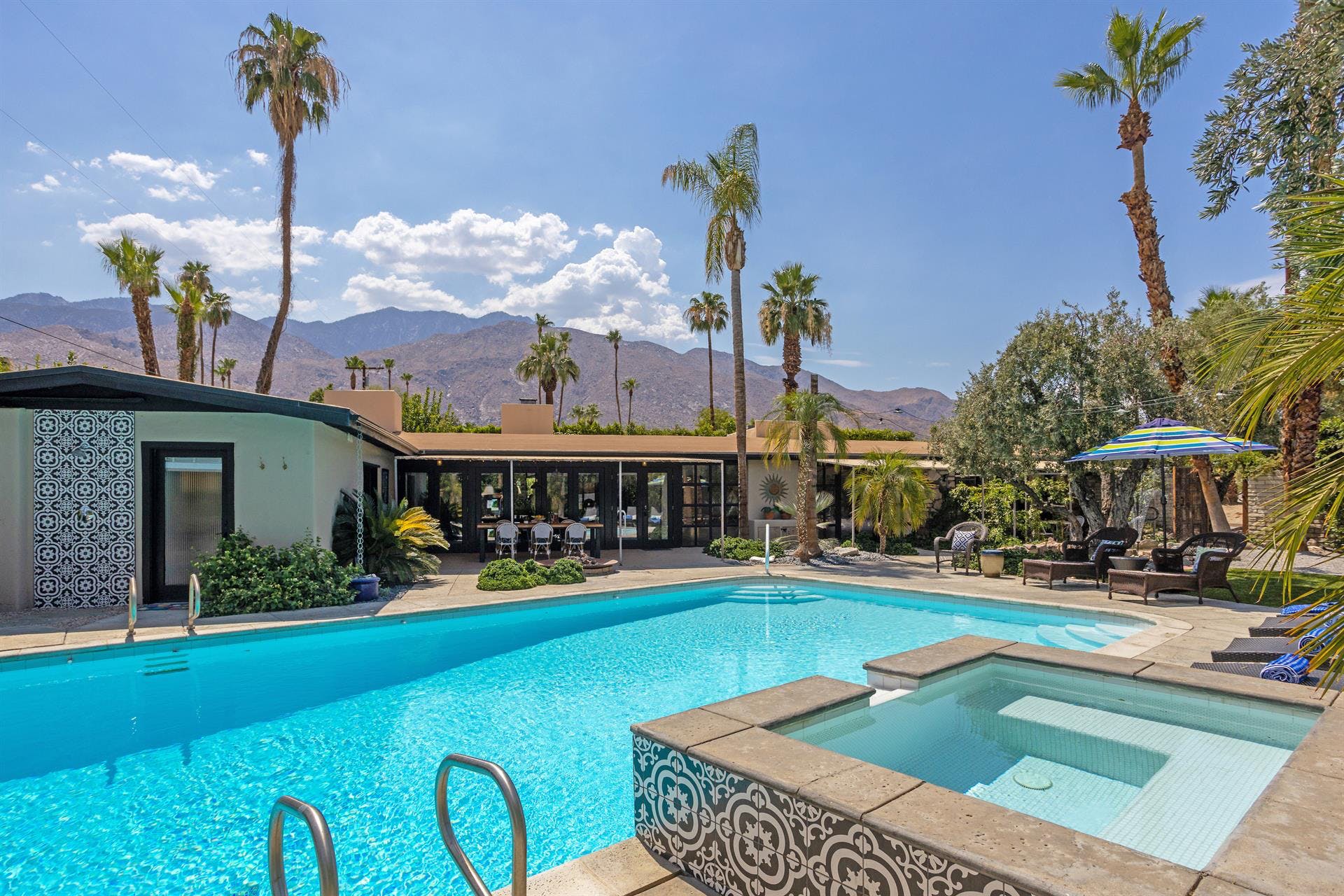 House Cholla Cathedral Cathedral City 8: Luxury 4-Bedroom Apartment with Hot Tub, Palm Springs