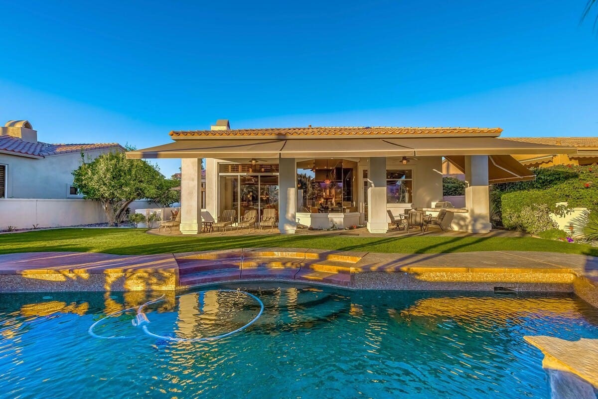 House Cholla La Quinta La Quinta: Luxury 3-Bedroom Apartment with Hot Tub and Pool, La Quinta