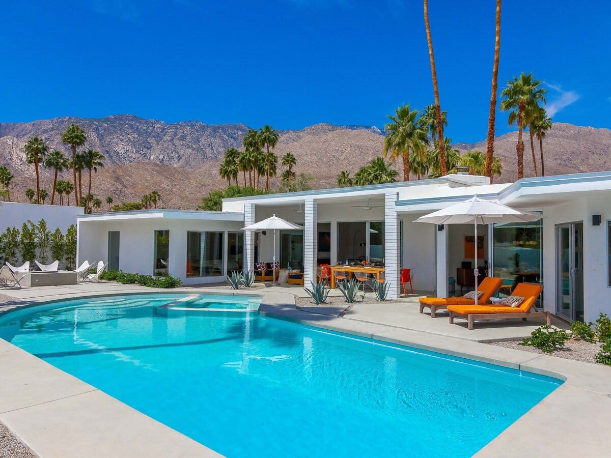 House Chuparosa Cathedral: Luxury 5-Bedroom Villa with Pool and Hot Tub, Palm Springs