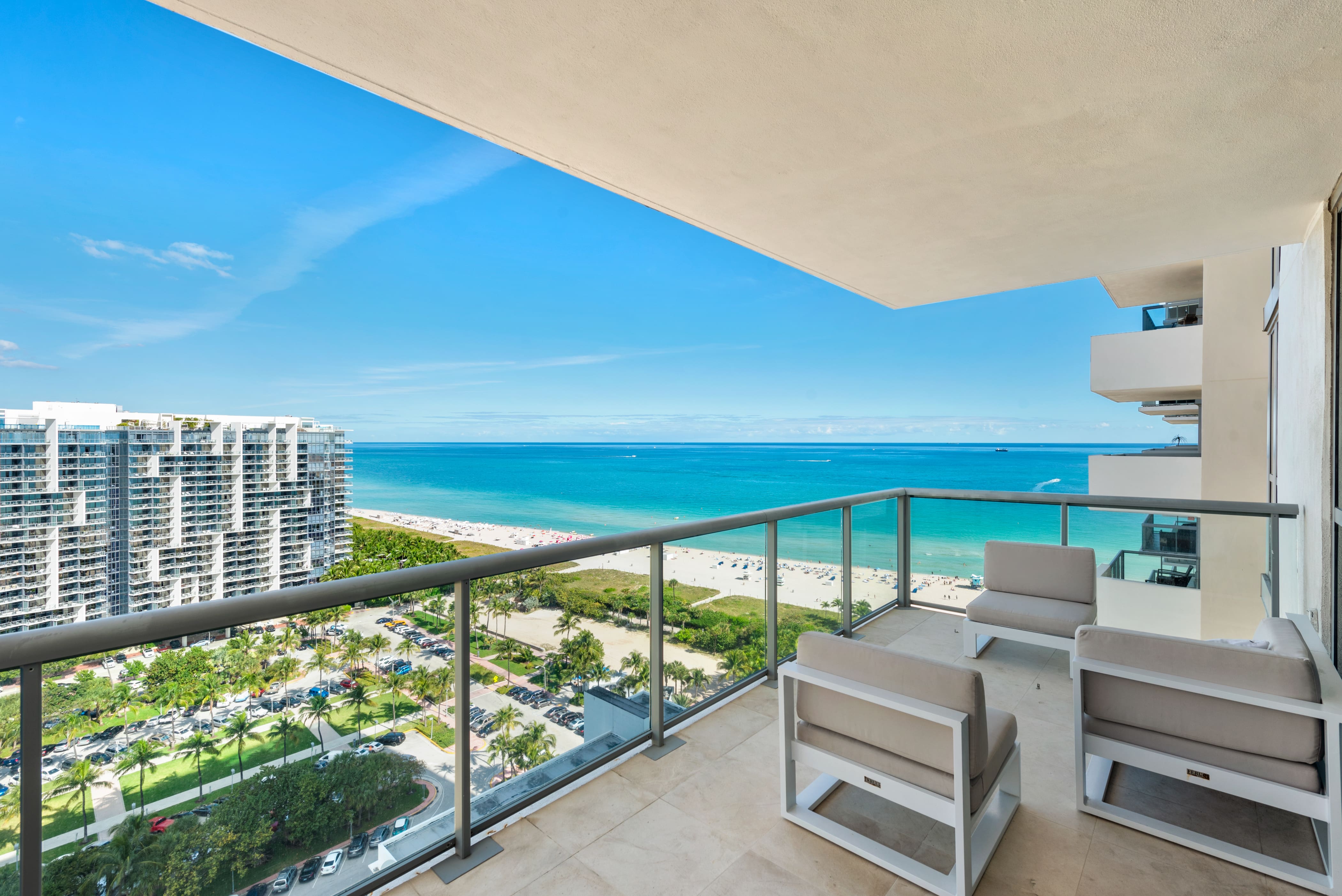 House Cocoplum Miami Beach: Luxury 2-Bedroom Beachfront Apartment with Seaview, Miami Beach