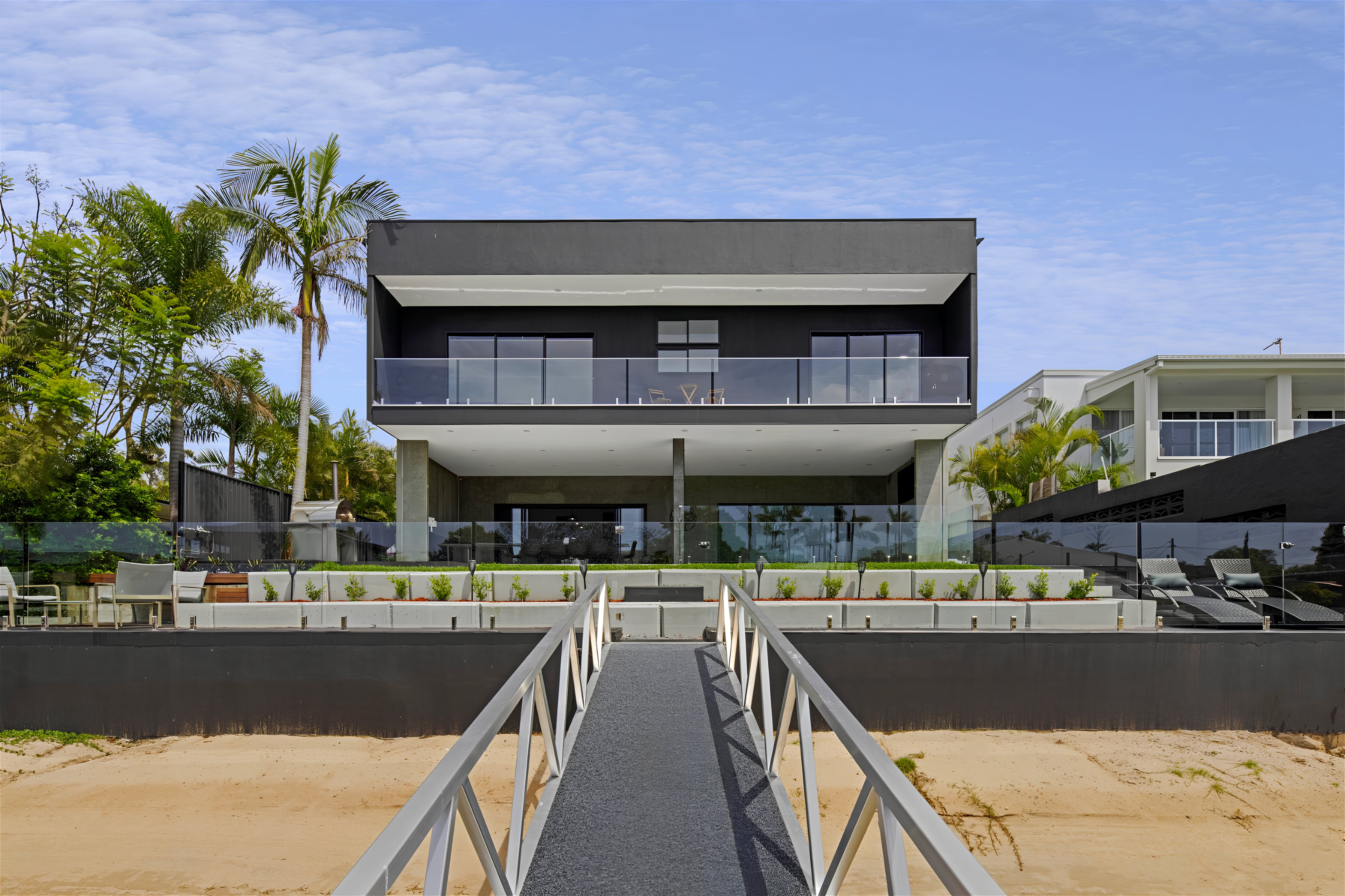 House Coolangatta Queensland: Luxury 6-Bedroom Villa with Seaview and Pool, Queensland