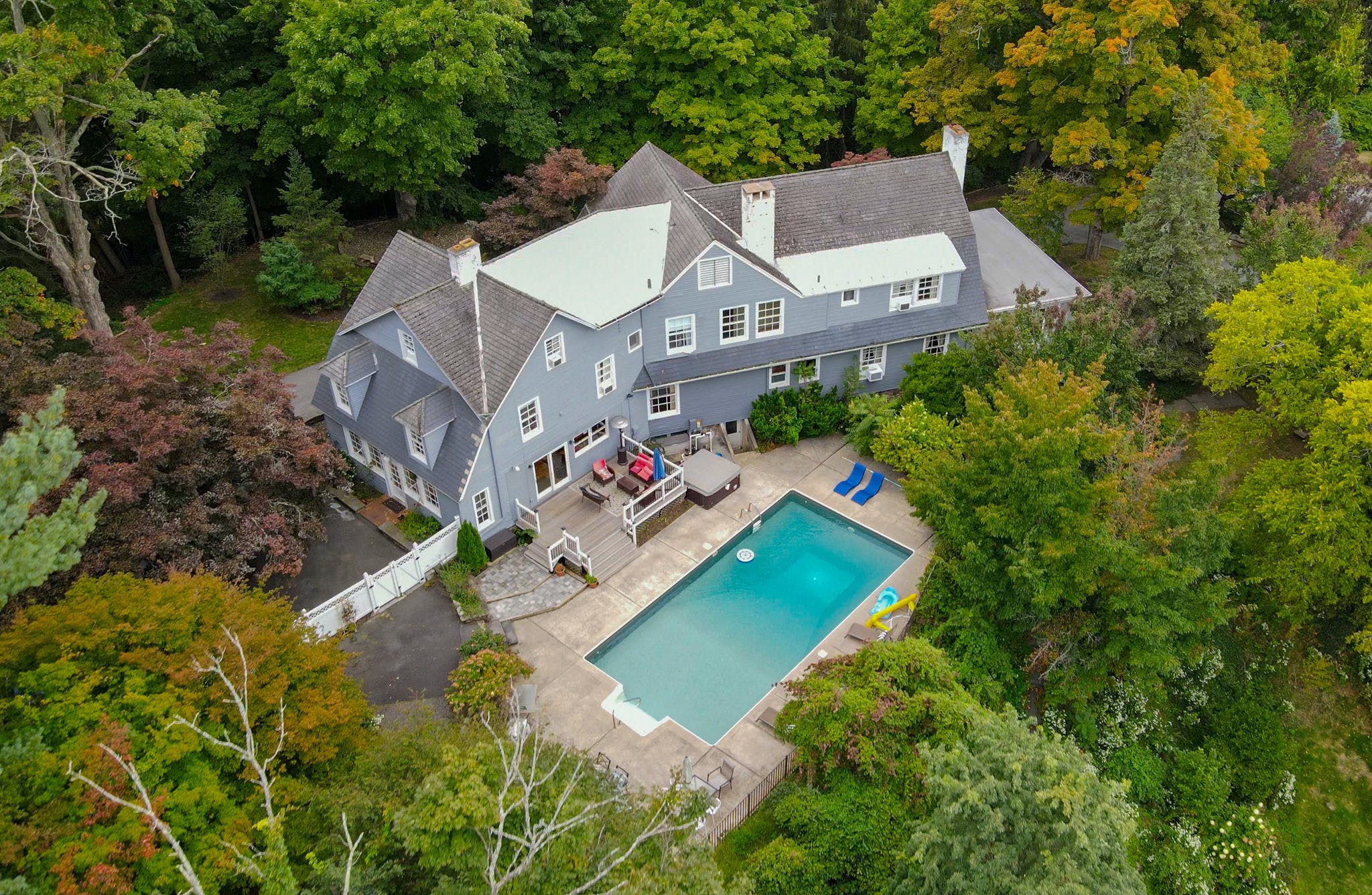 House Cornwall Hudson: Luxury 8-Bedroom House with Pool and Hot Tub, Hudson Valley