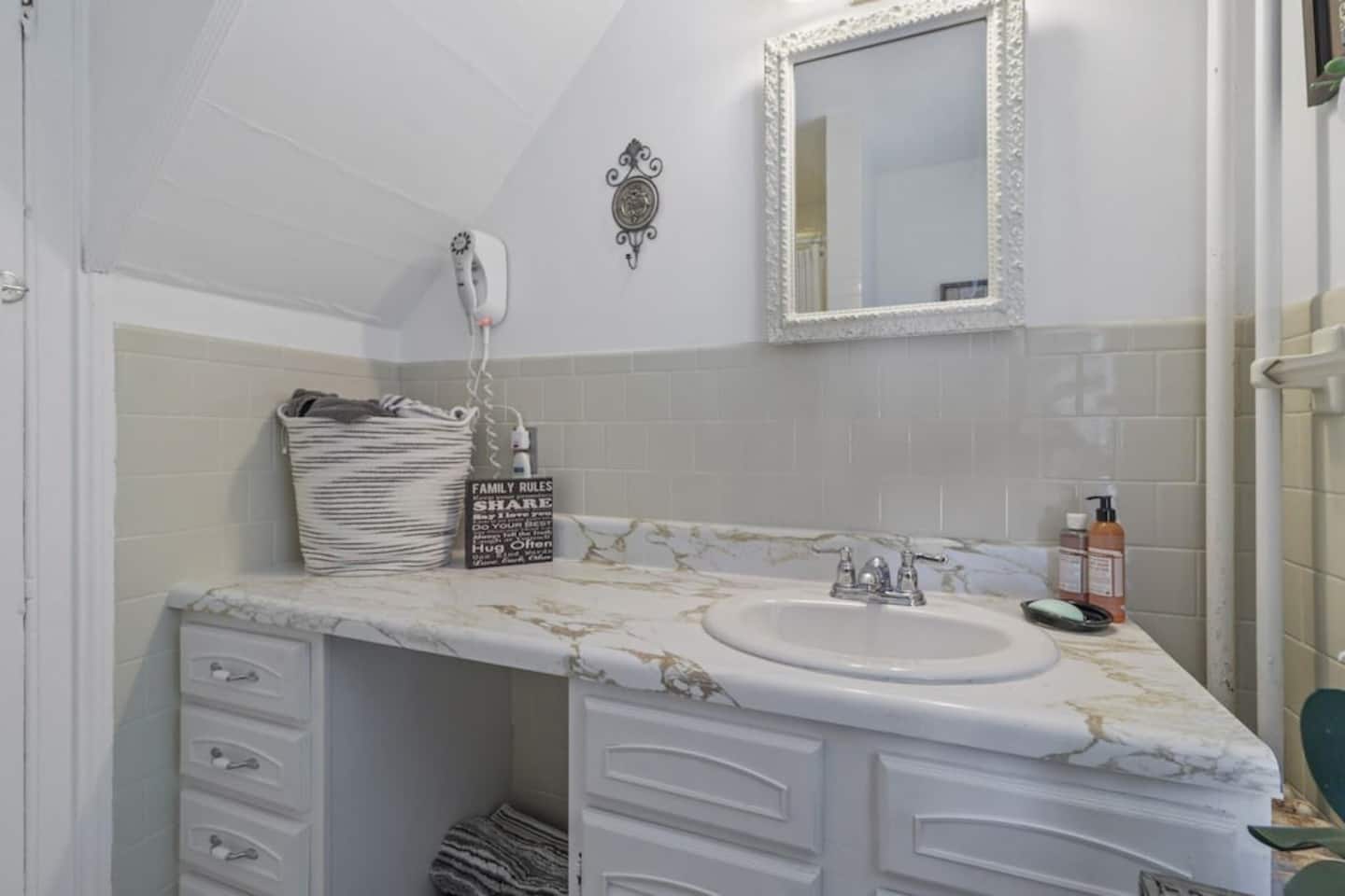 House Cornwall Hudson: Luxury 8-Bedroom House with Pool and Hot Tub, Hudson Valley