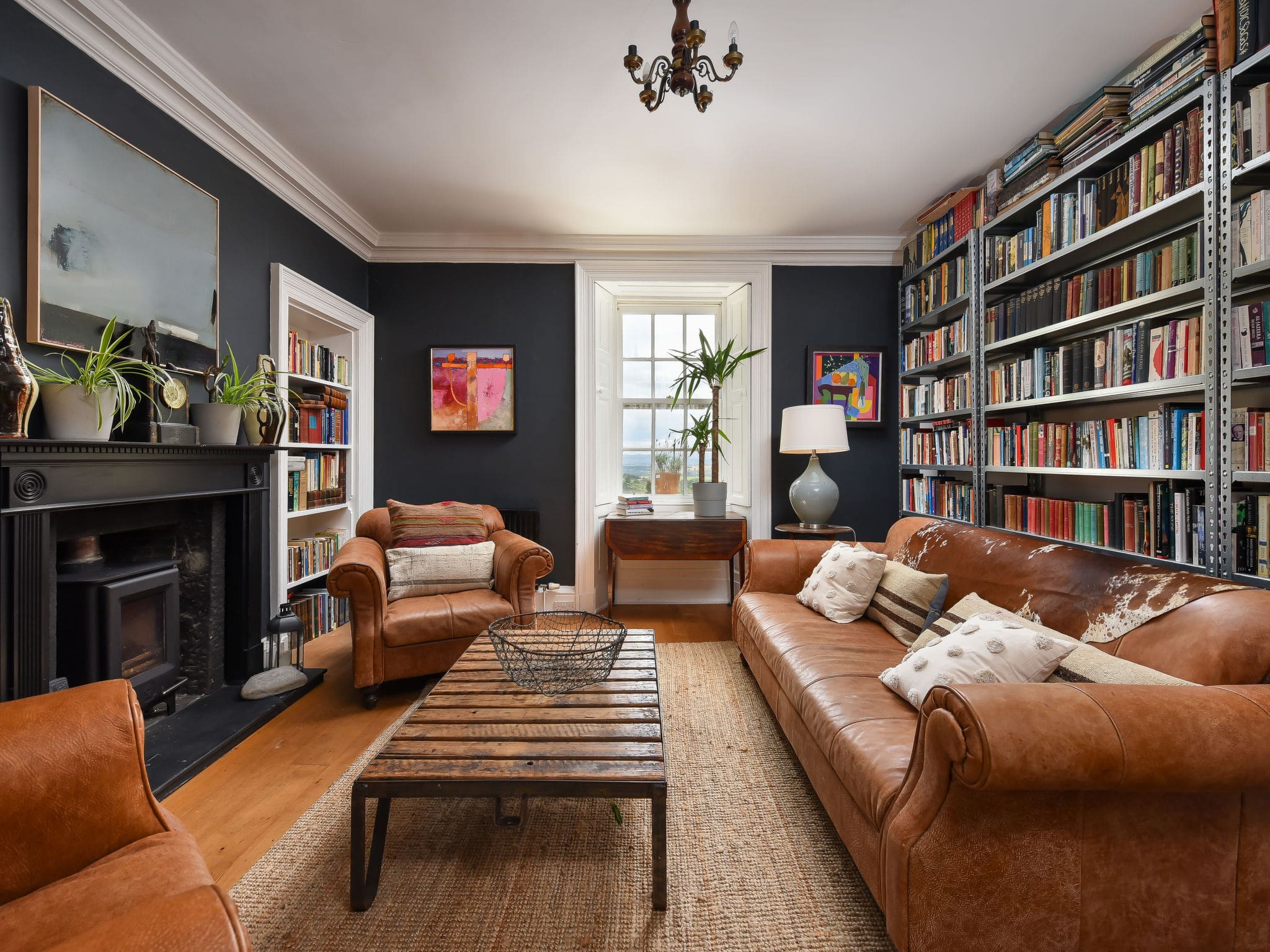 House Corrie Kirriemuir: Luxury 5-Bedroom Country House with Private Woodlands in Scottish Angus Glens