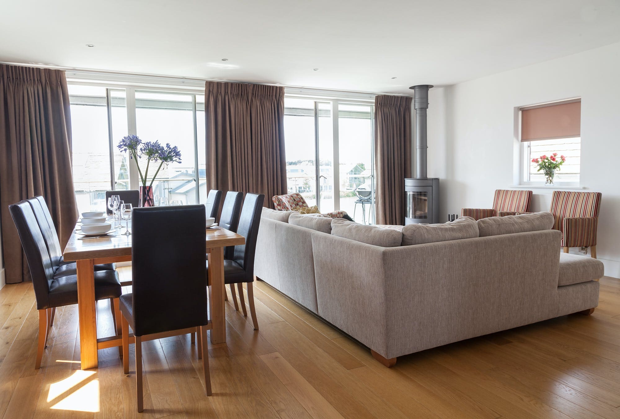 House Cotswold Cricklade Cricklade 7: Spacious 5-Bedroom Apartment with Pool and BBQ, Cricklade