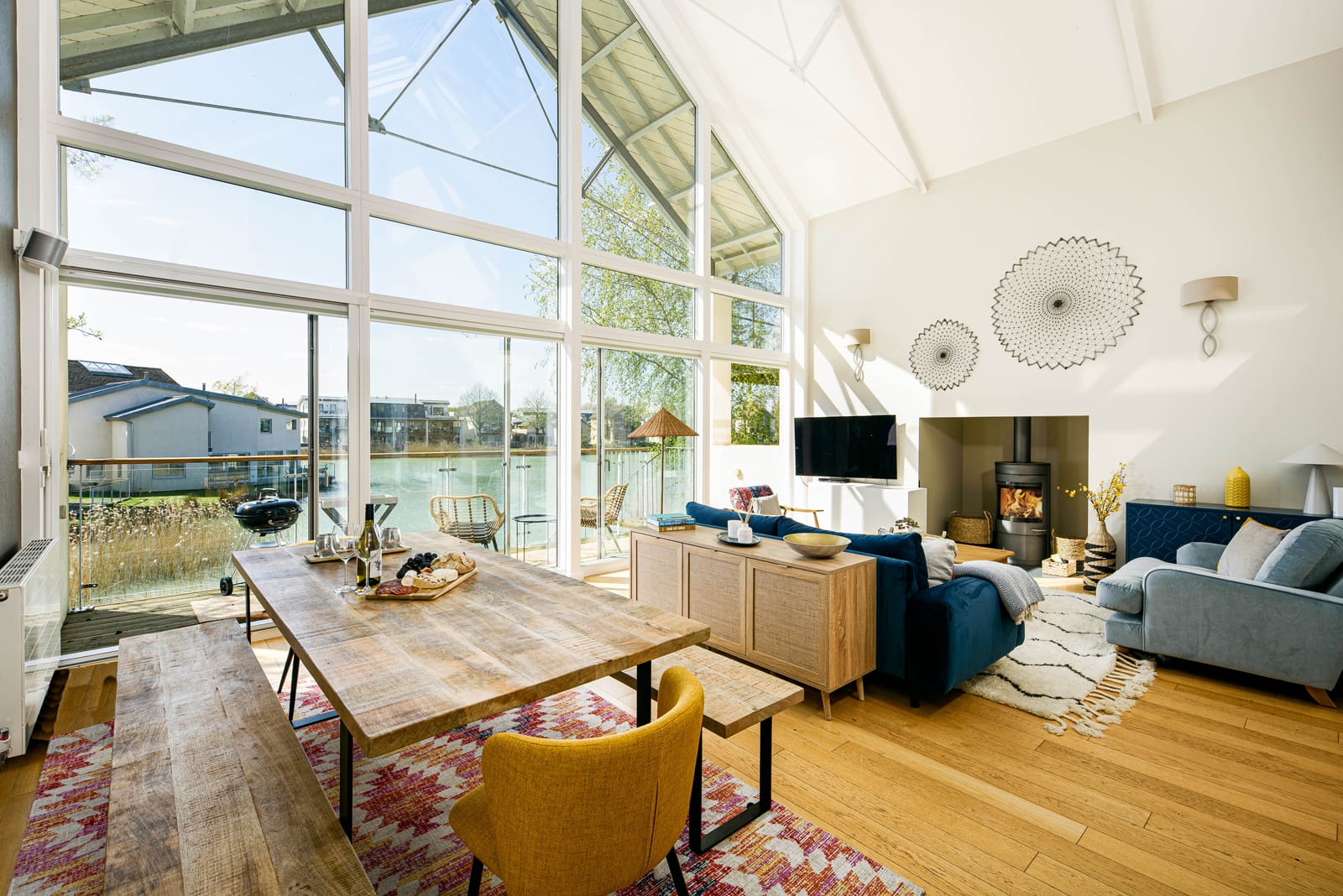 House Cotswold Cricklade Cricklade: Spacious 4-Bedroom Luxury House with Lake Views, Cricklade