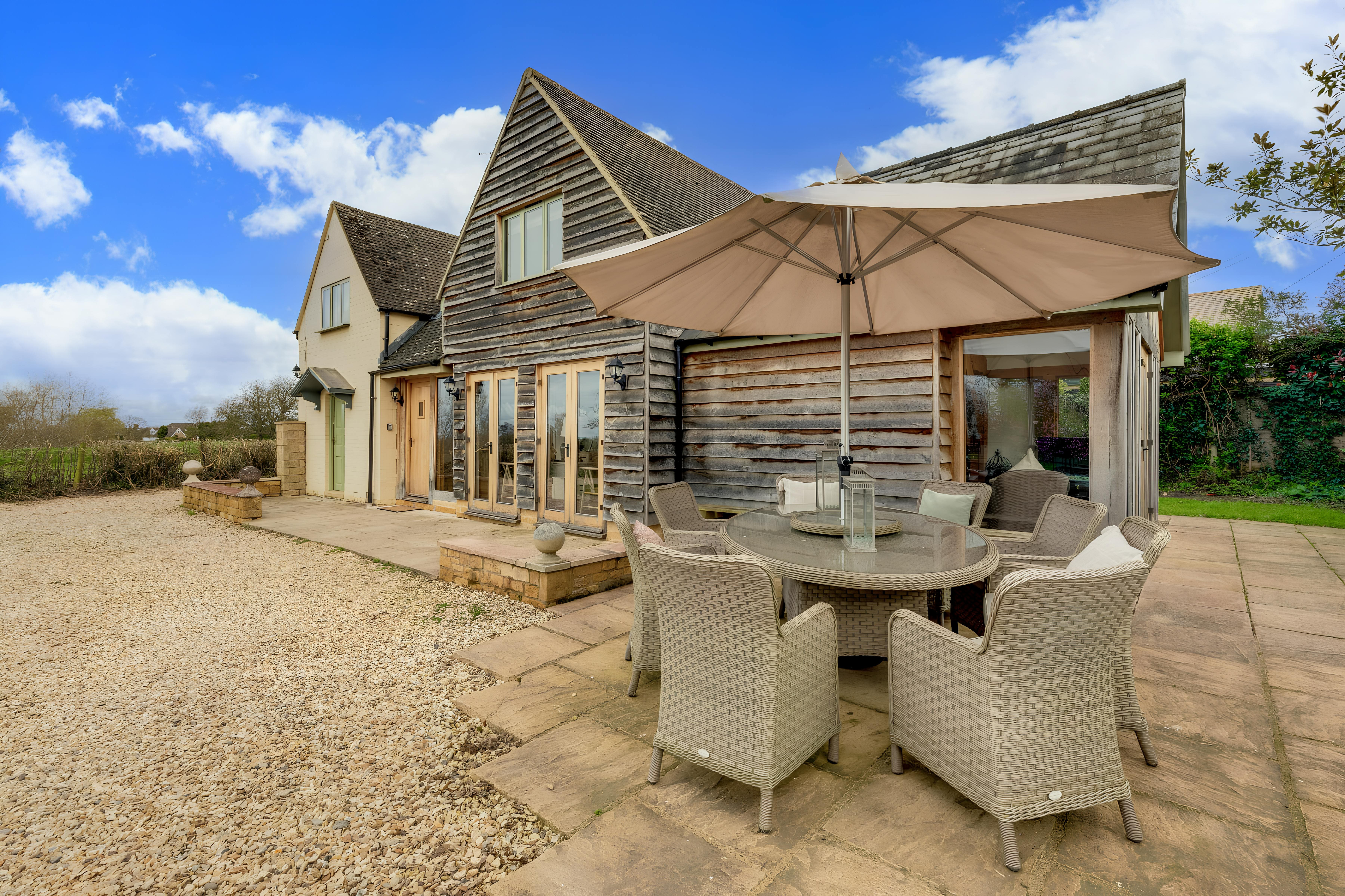 House Cotswold Gloucestershire Gloucestershire: Charming 4-Bedroom Luxury Cottage with Scenic Views, Gloucestershire