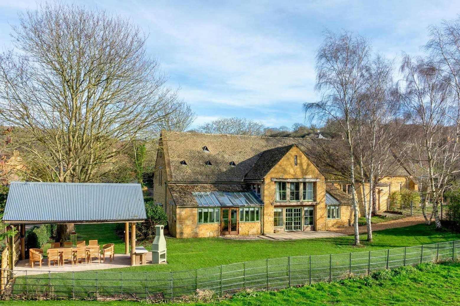 House Cotswold Weston: Spacious 7-Bedroom House with Hot Tub, The Cotswolds