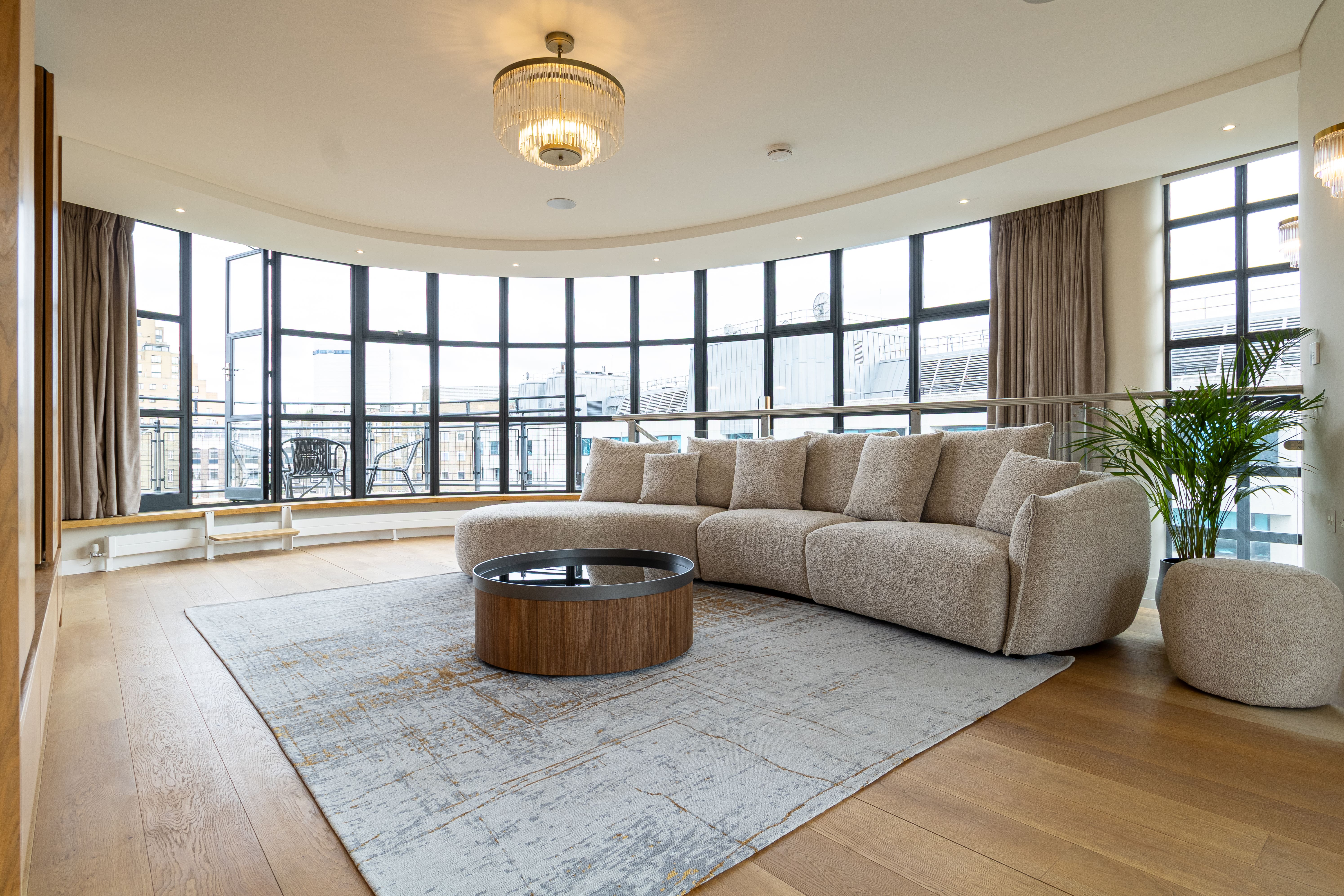 House Court Earl’s: Luxurious 3-Bedroom Apartment with Hot Tub, Earl’s Court