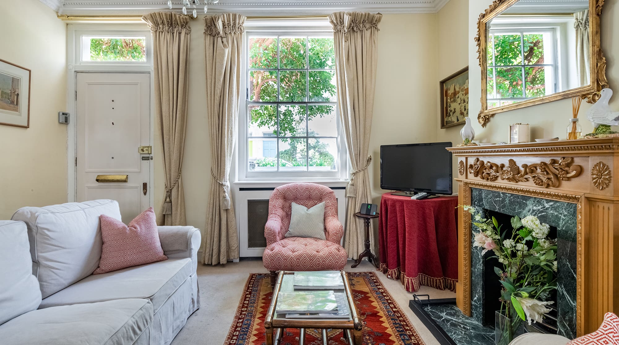 House Cromwell South Kensington South Kensington: Elegant 3-Bedroom Townhouse Rental with Family-Friendly Features in South Kensington