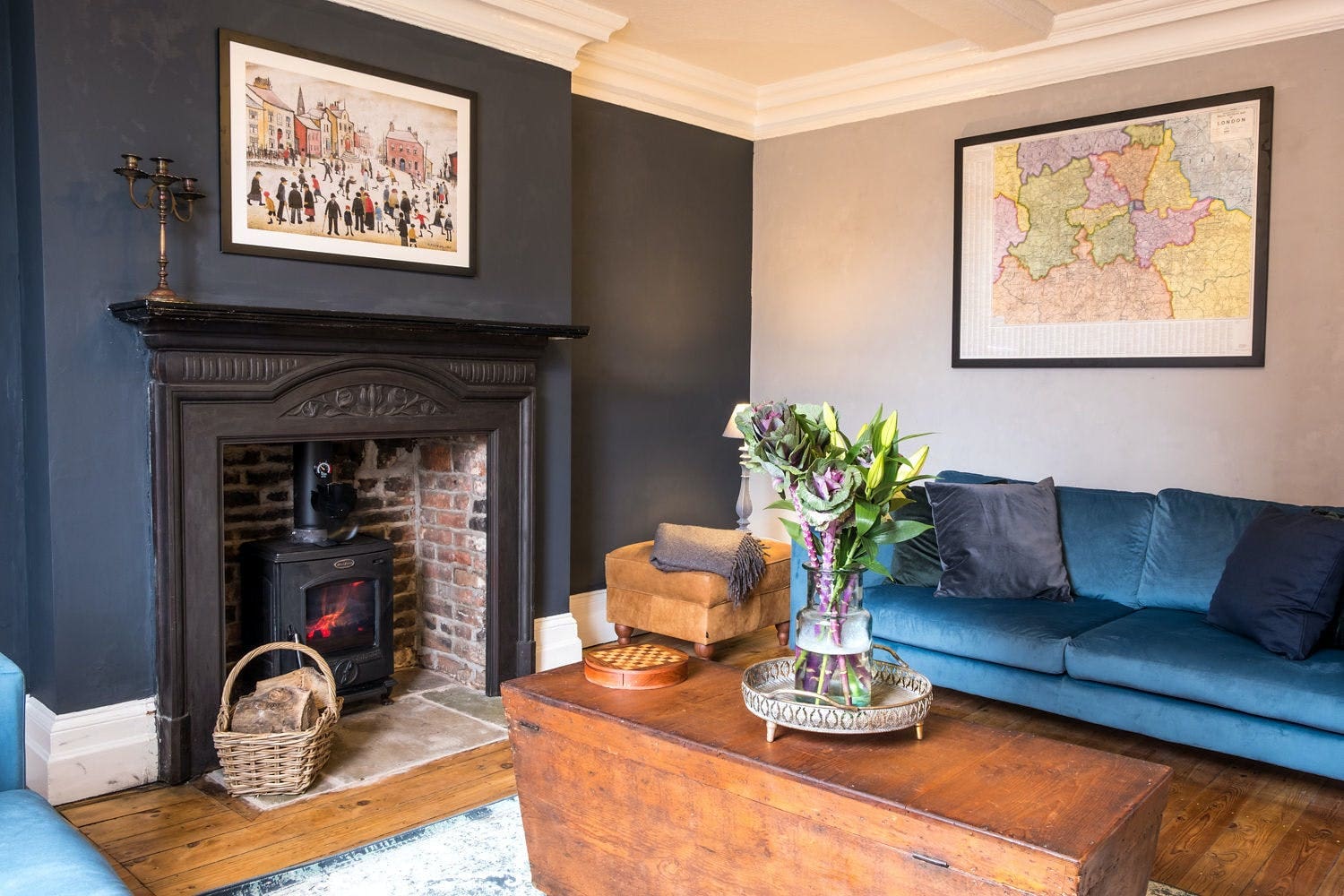 House Dane Congleton: Spacious 6-Bedroom Townhouse with Hot Tub, Cheshire East