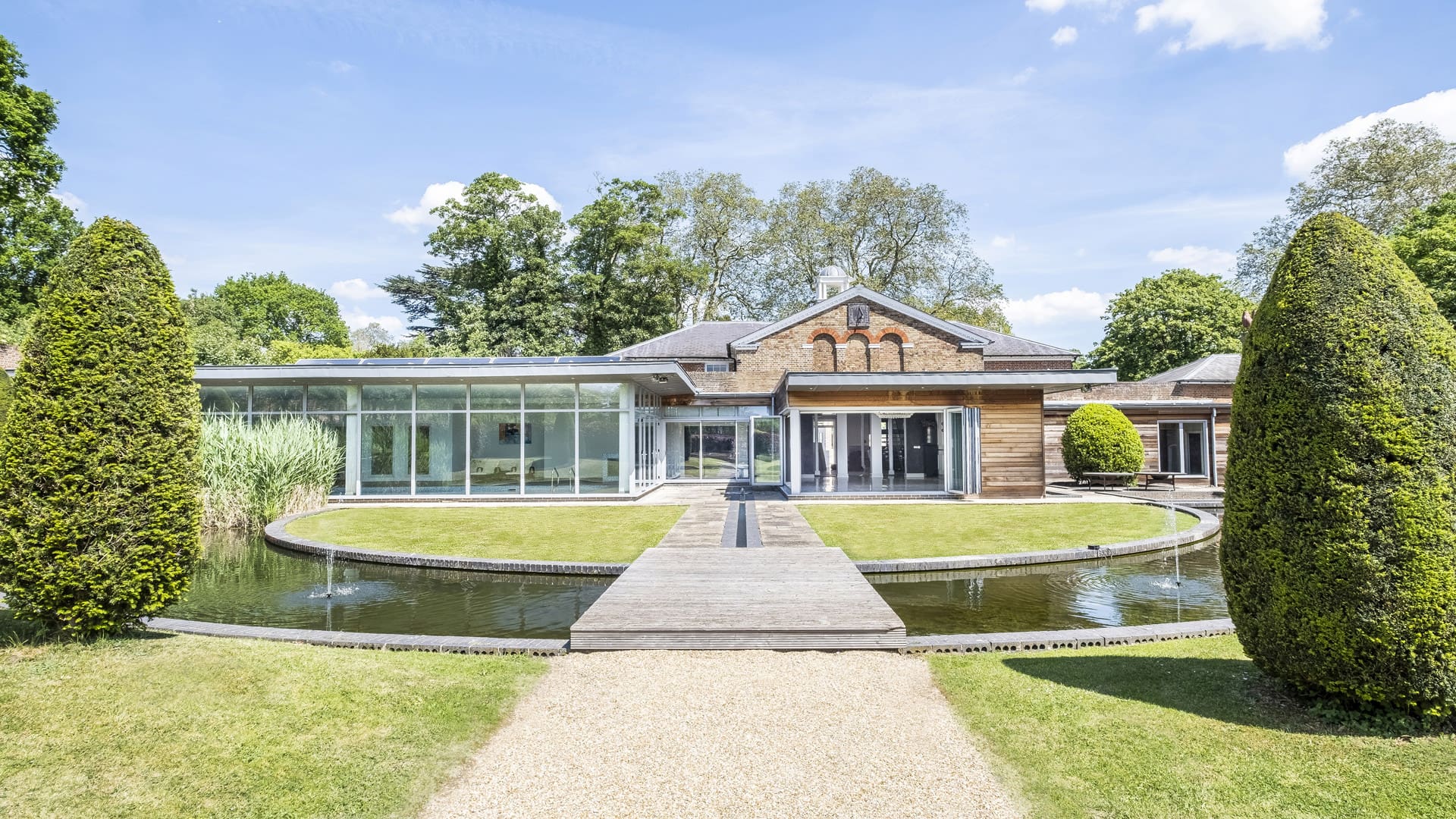 House Danson Welling: Luxury 7-Bedroom House with Indoor Pool, Welling, London