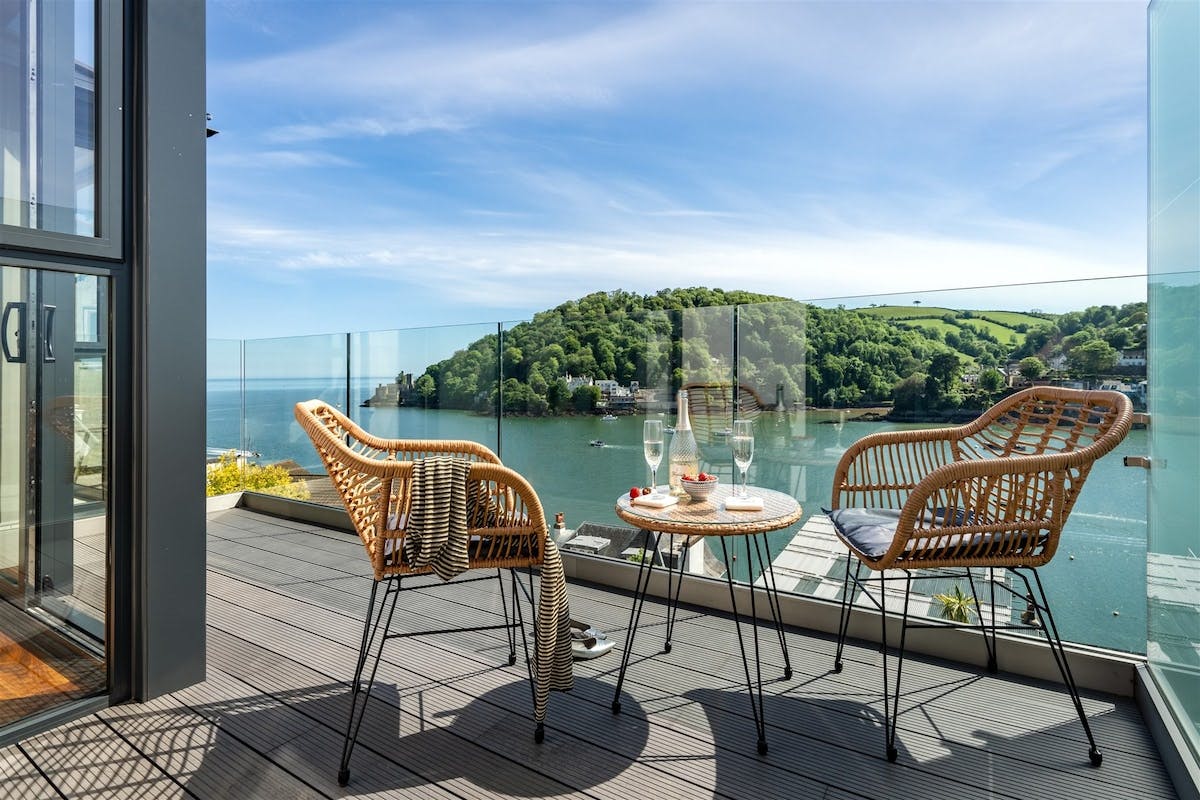 House Dartwood Kingswear: Elegant 4-Bedroom House with Stunning Seaview, Dartmouth