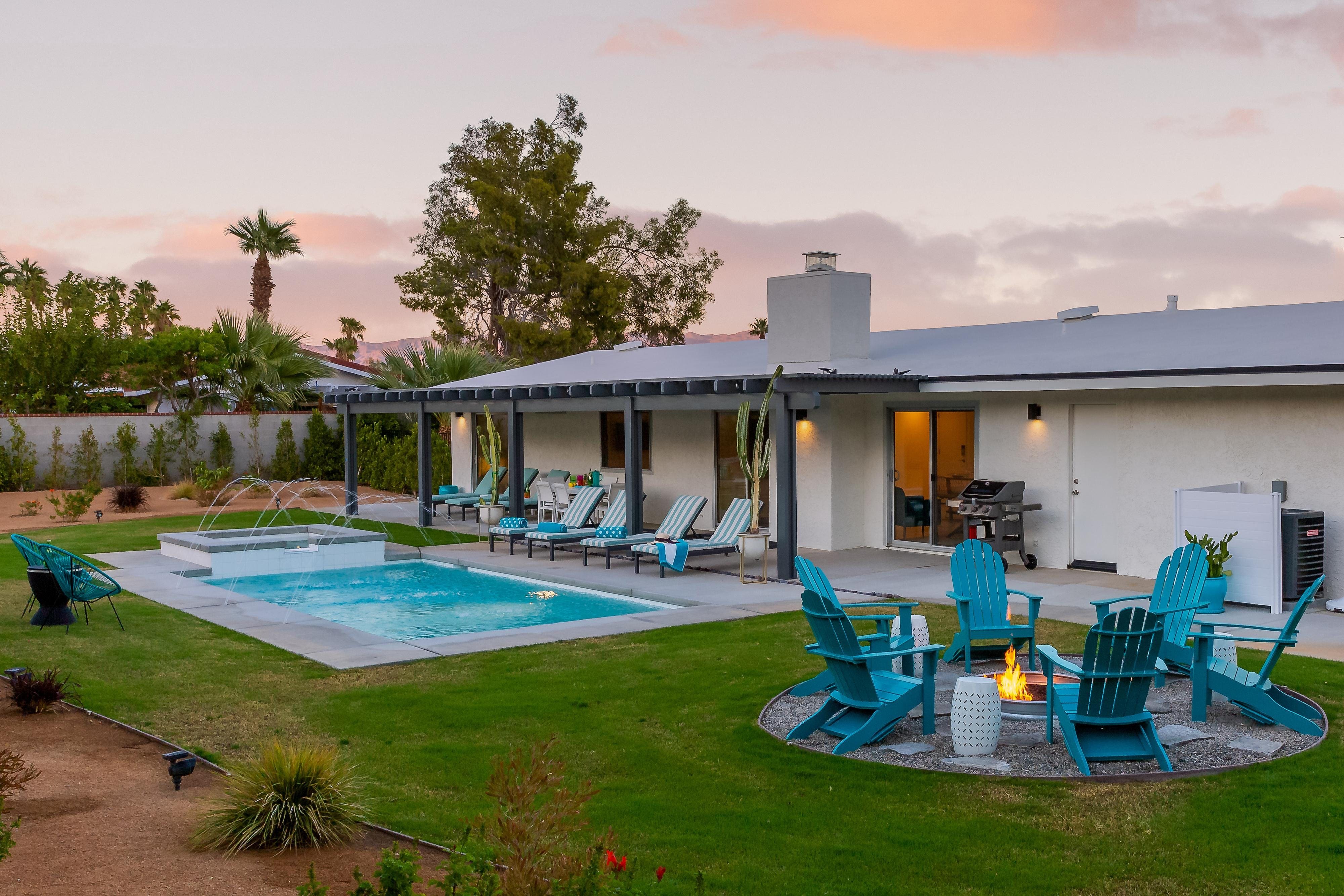 House Desert Cathedral: Luxury 3-Bedroom Apartment with Hot Tub and Pool, Cathedral City