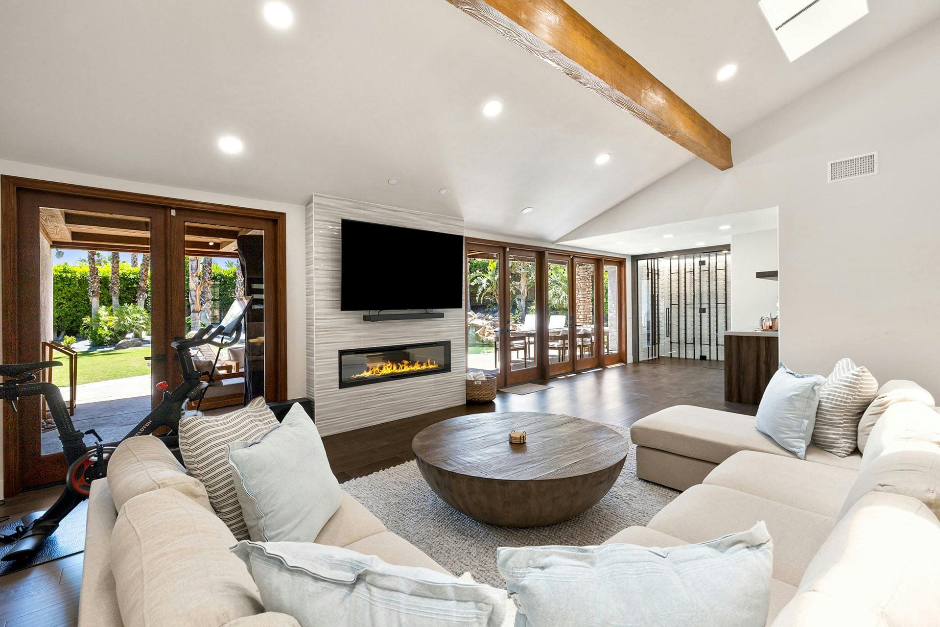 House Desert Flora: Luxury 3-Bedroom House with Resort-Style Pool, Palm Desert