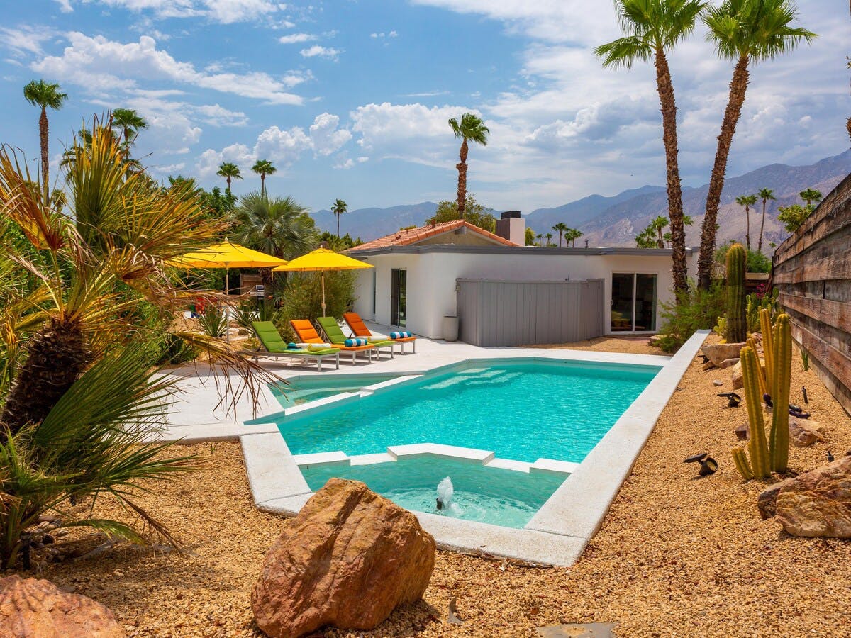 House Desert Palm Springs: Spacious 3-Bedroom Apartment with Pool and Hot Tub, Palm Springs