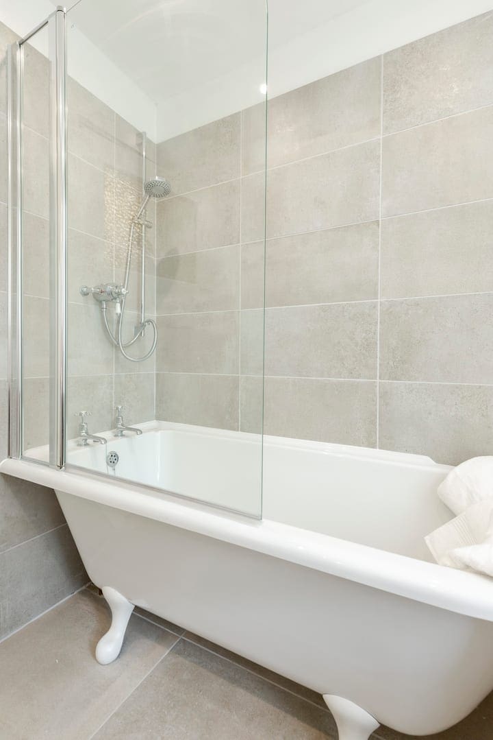 House Dorney Windsor: 4-Bedroom Family-Friendly Apartment with Lake Views, Windsor