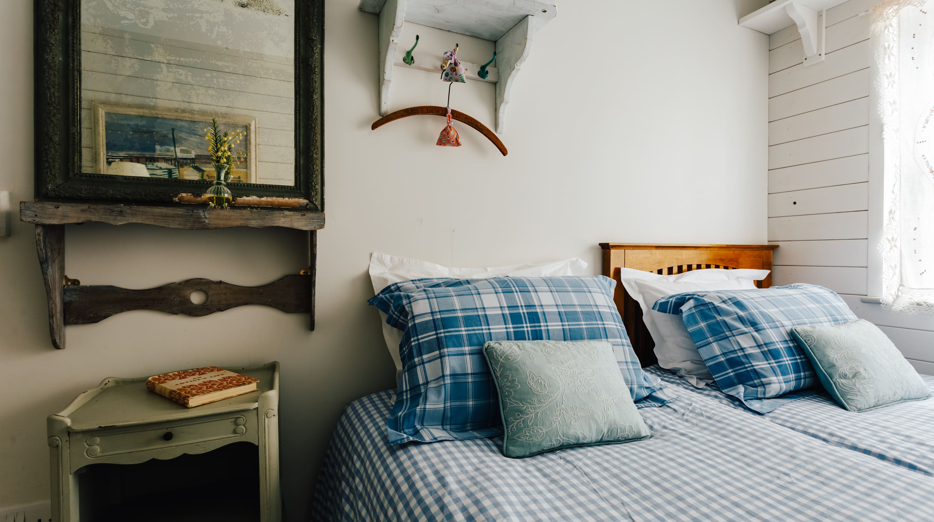 House Dunes Camber: Luxury 5-Bedroom Cottage with Hot Tub and Beach Access, Camber