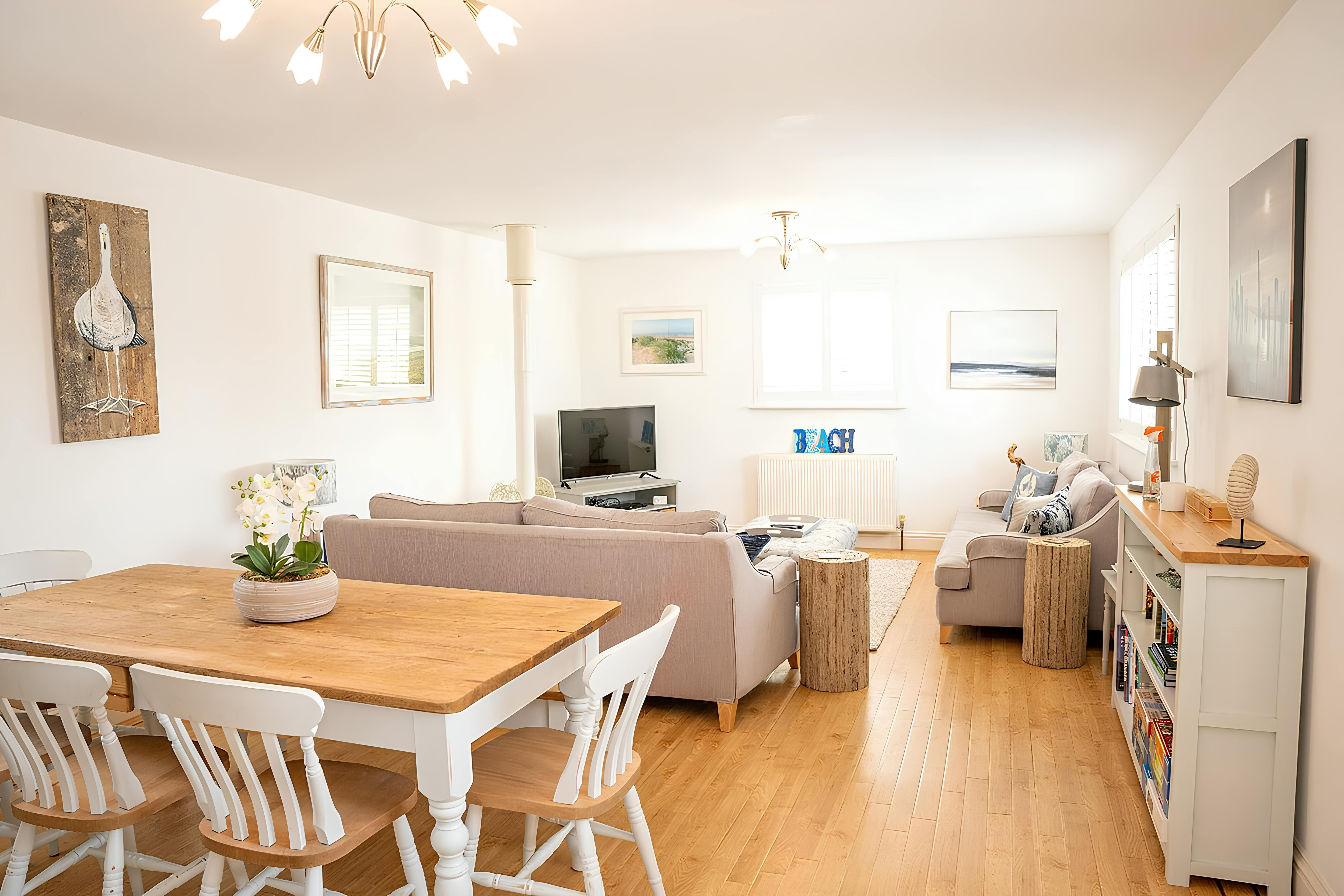 House Dungeness Camber: Luxury 4-Bedroom House with Sea Views and Family-Friendly Garden, Camber