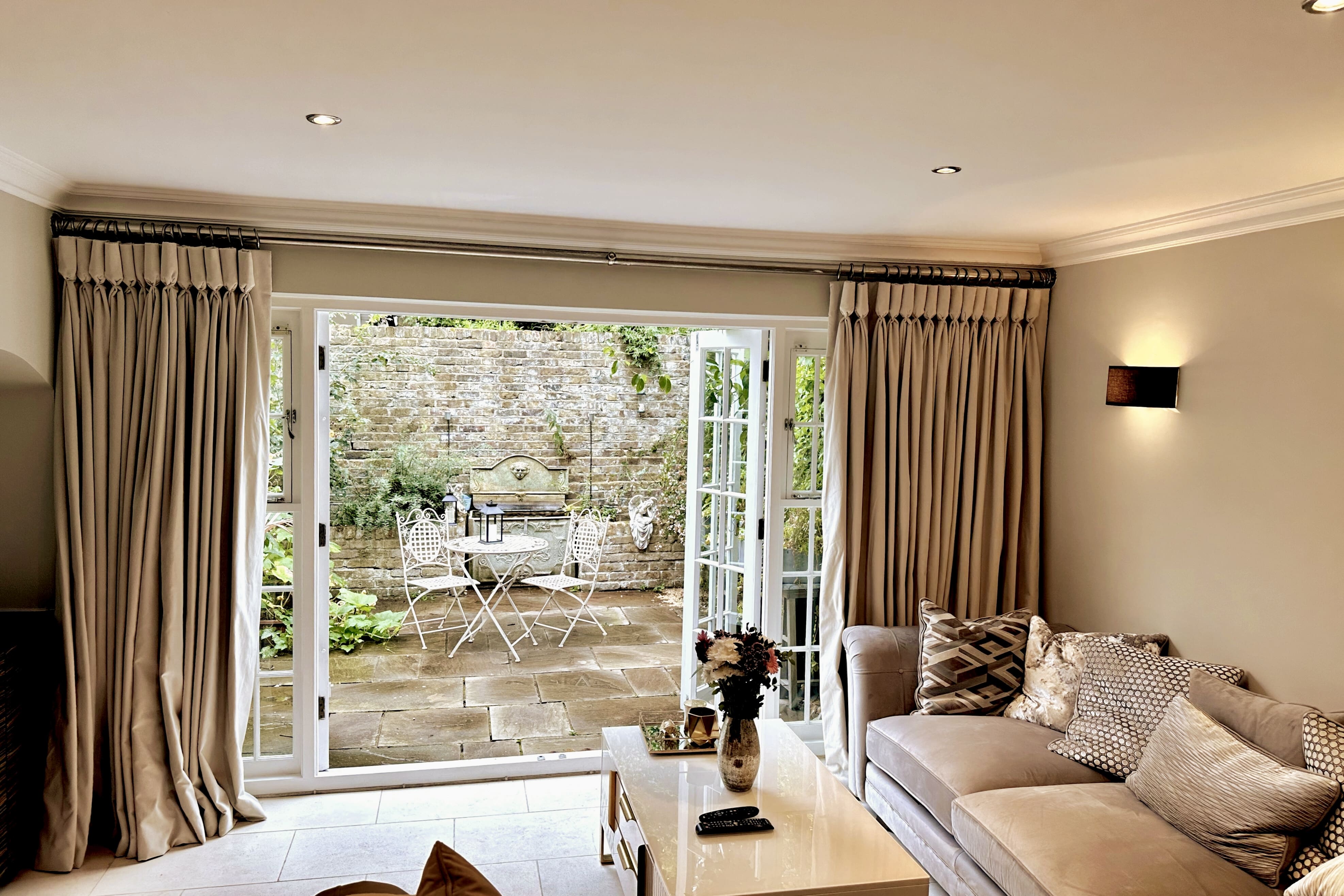 House Eaton Belgravia Belgravia: Charming 2-Bedroom House with Hot Tub, Belgravia, London