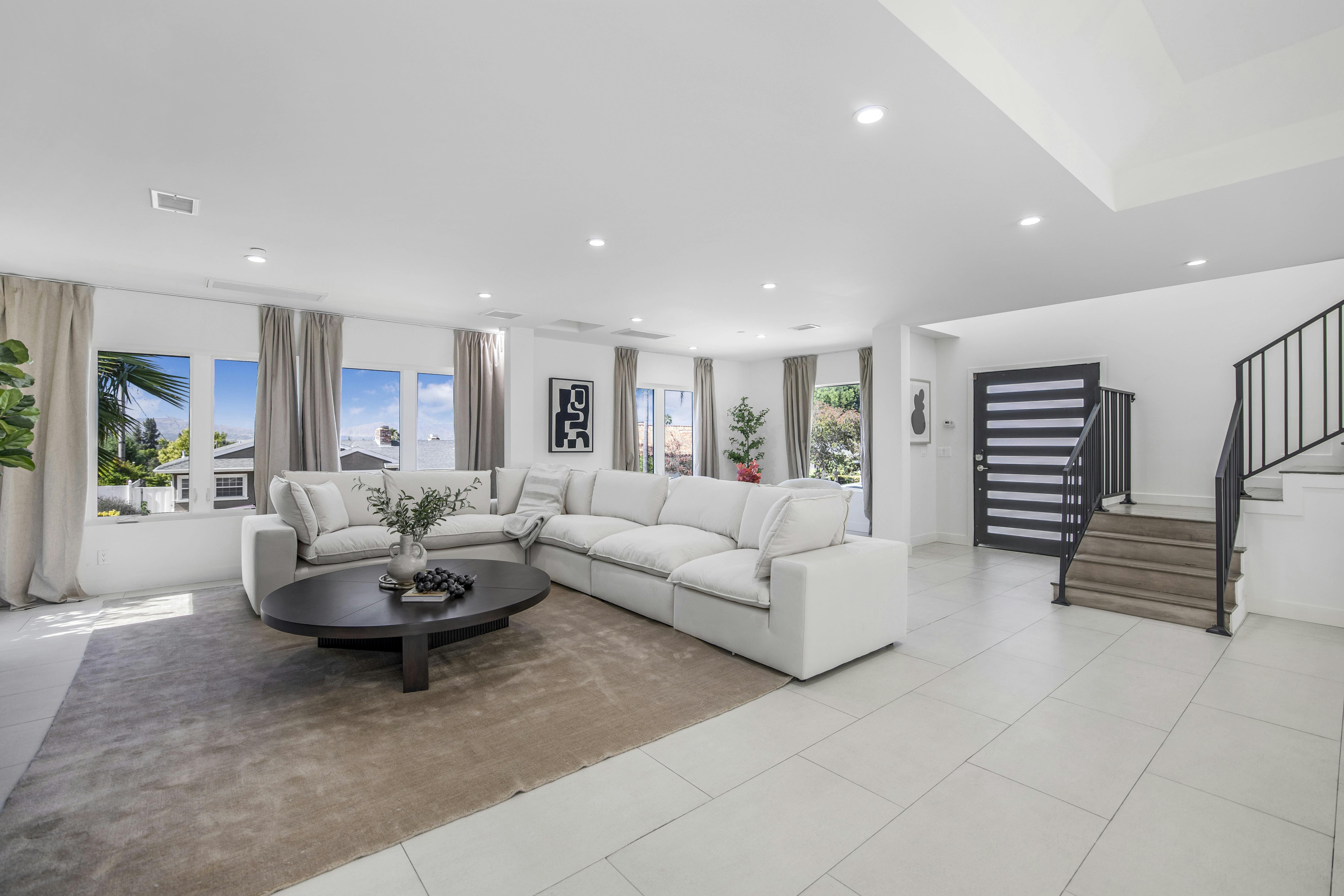 House Encino Oaks Encino: Luxury 4-Bedroom House with Family-Friendly Features, Encino