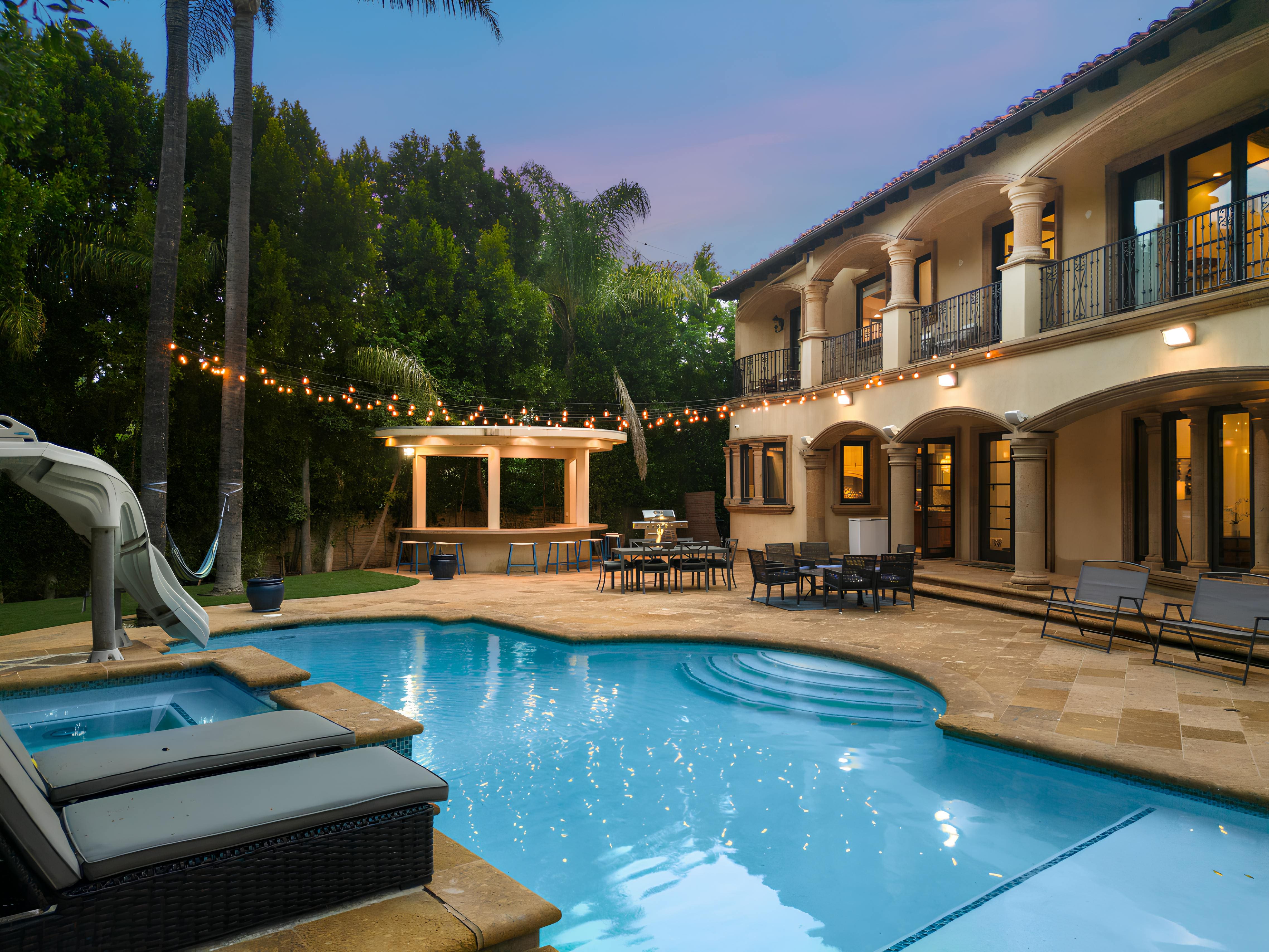 House Encino Sycamore: Luxury 8-Bedroom Villa with Pool and Seaviews, Encino