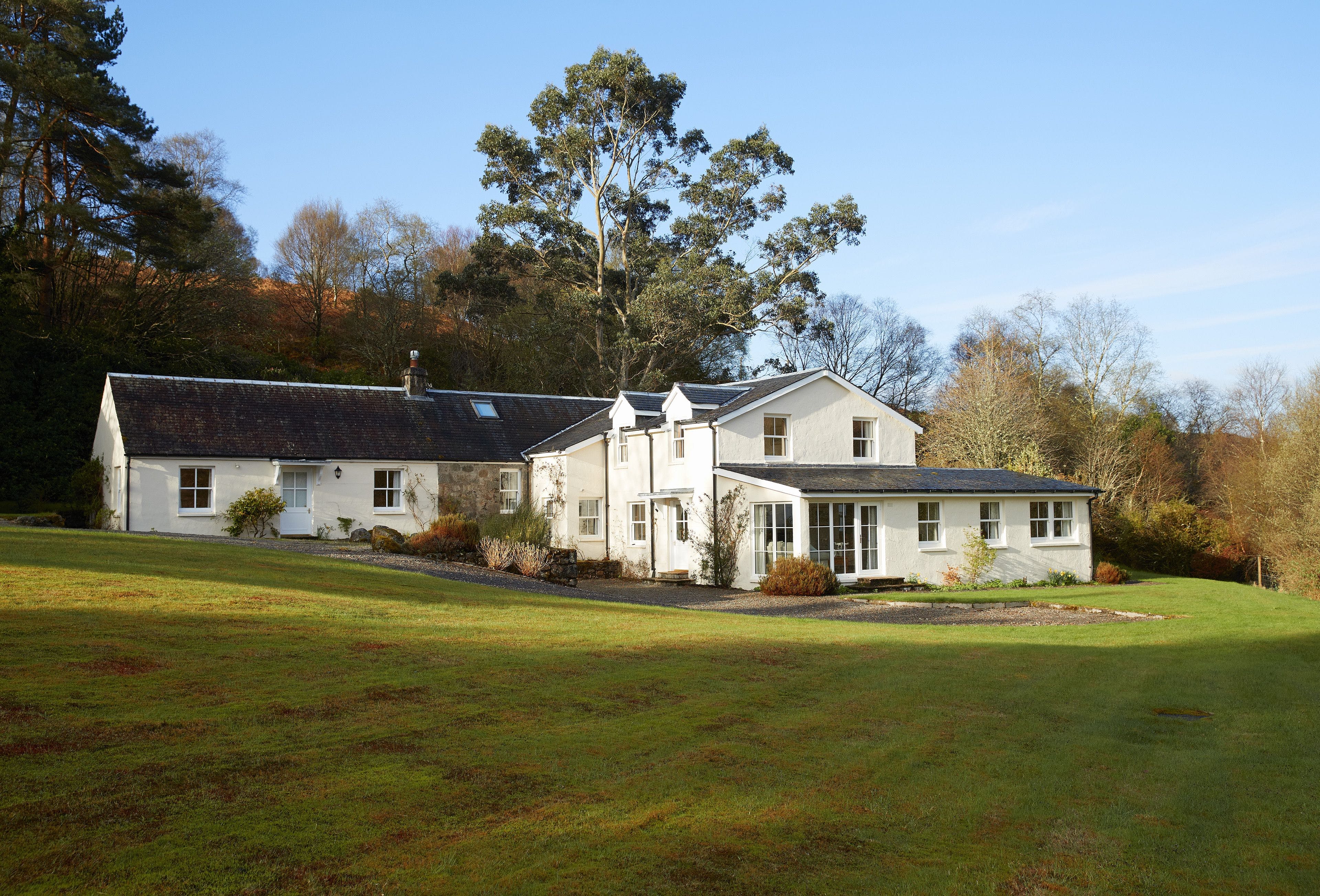 House Etive Taynuilt: Spacious 6-Bedroom Apartment with Lochside Views, Argyll and Bute