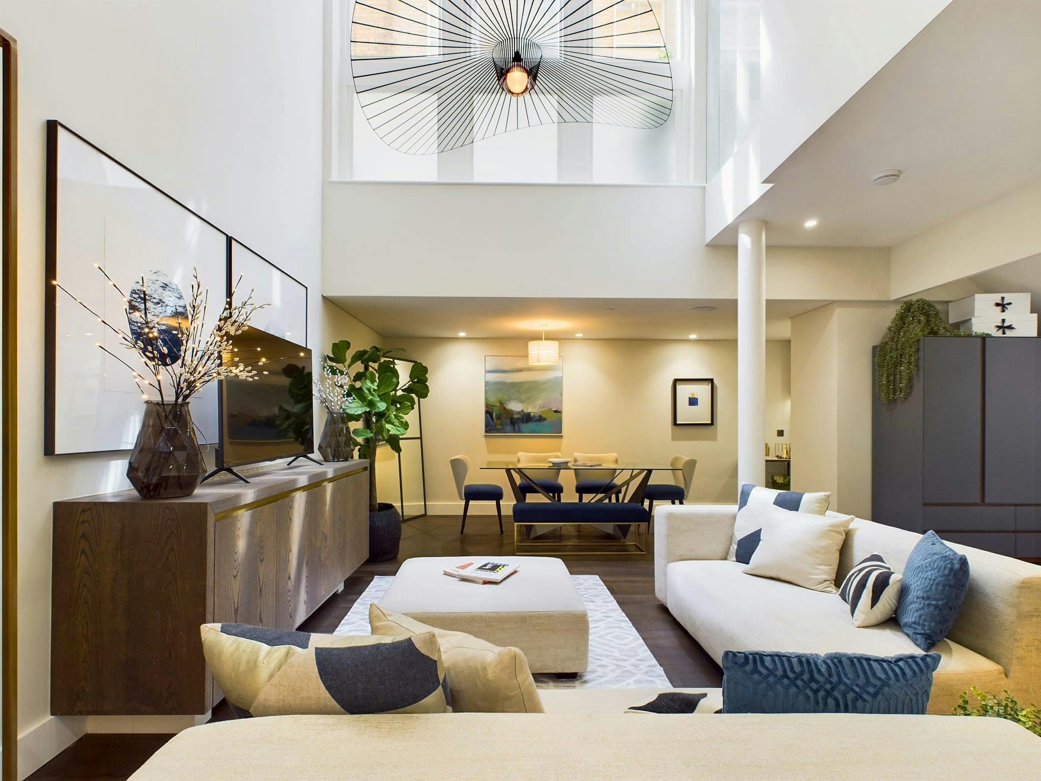 House Farringdon Holborn: Elegant 2-Bedroom Apartment with Family-Friendly Features, Holborn