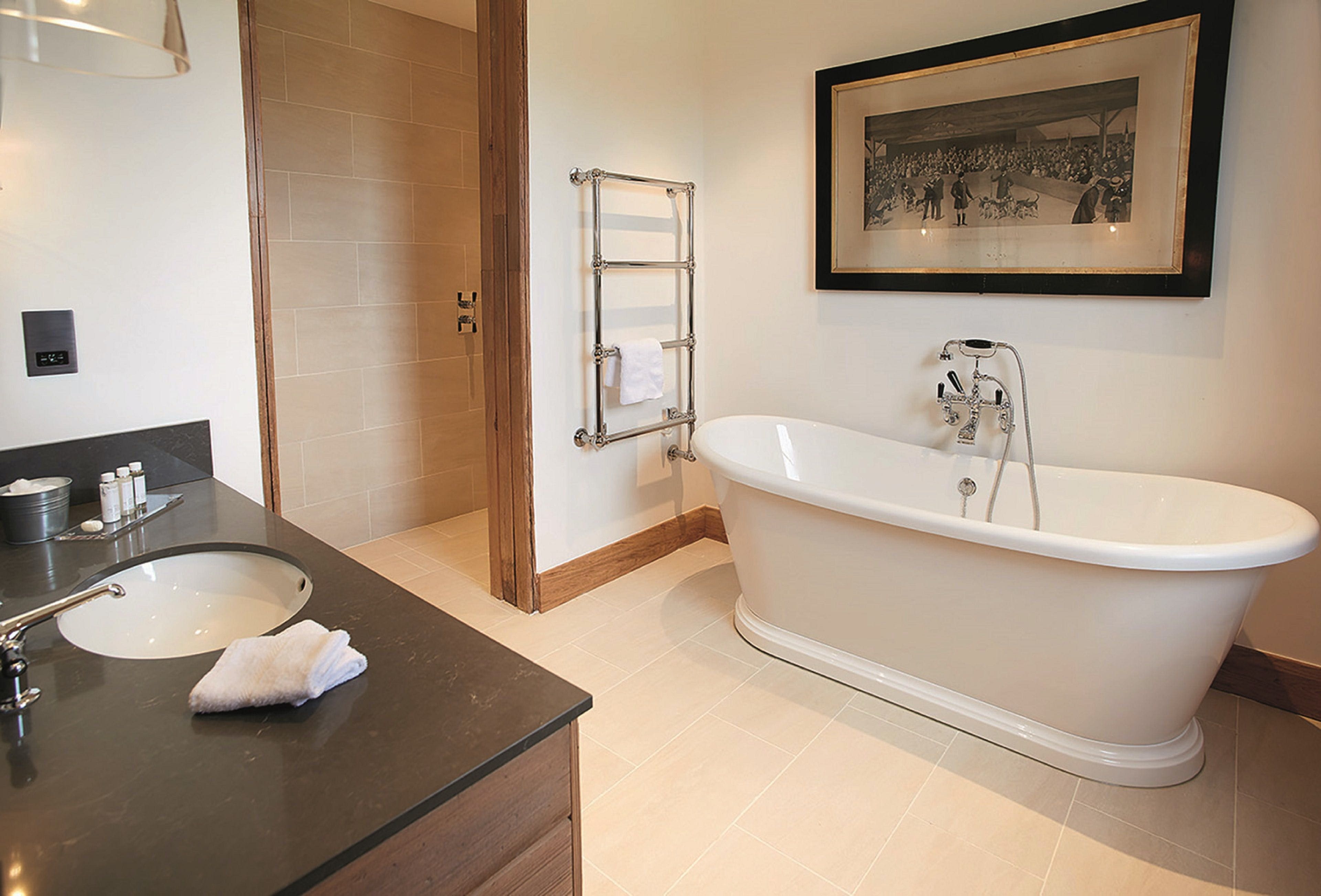 House Fotheringhay Peterborough: Luxury 10-Bedroom Apartment for Families and Groups, City of Peterborough