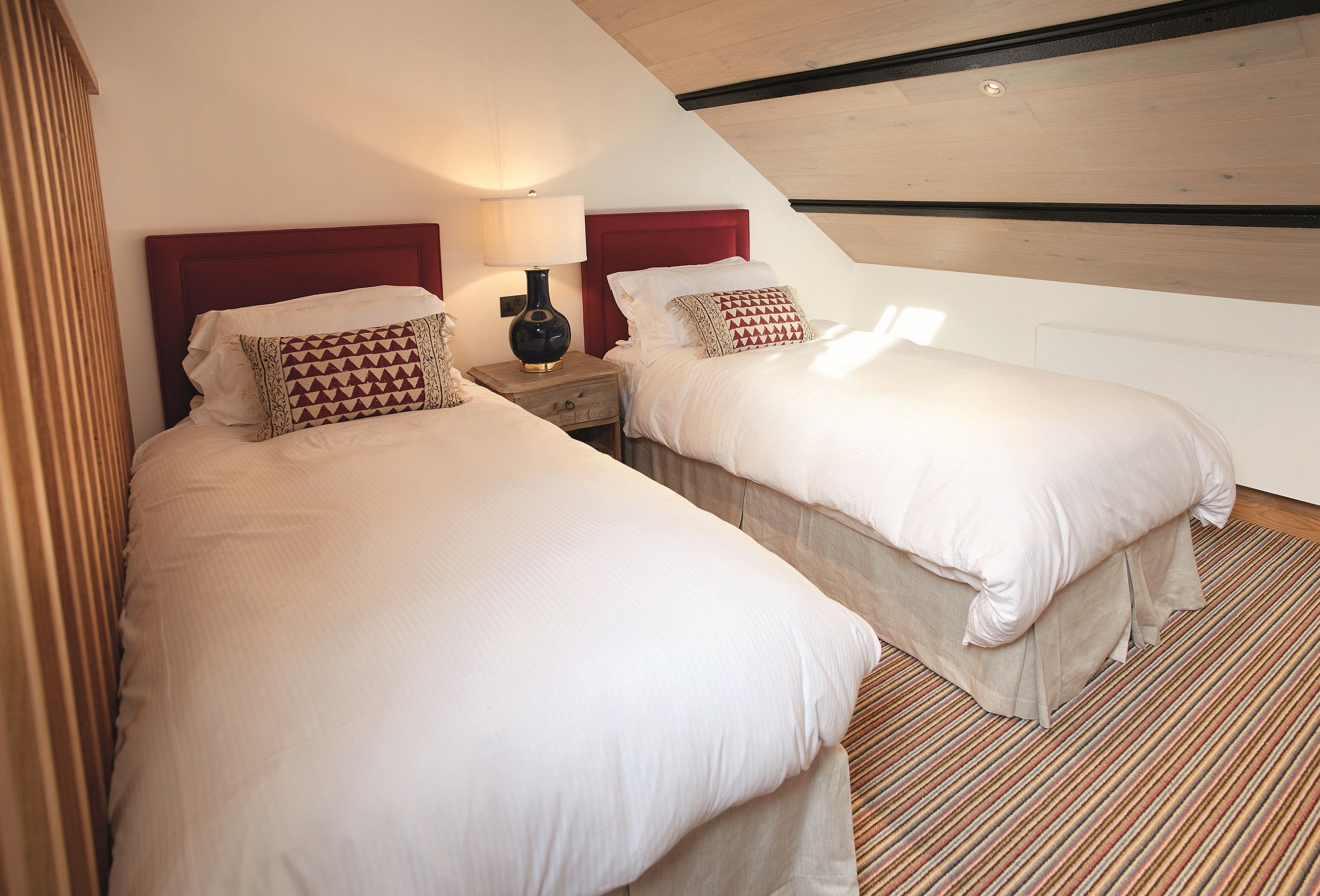 House Fotheringhay Peterborough: Luxury 10-Bedroom Apartment for Families and Groups, City of Peterborough