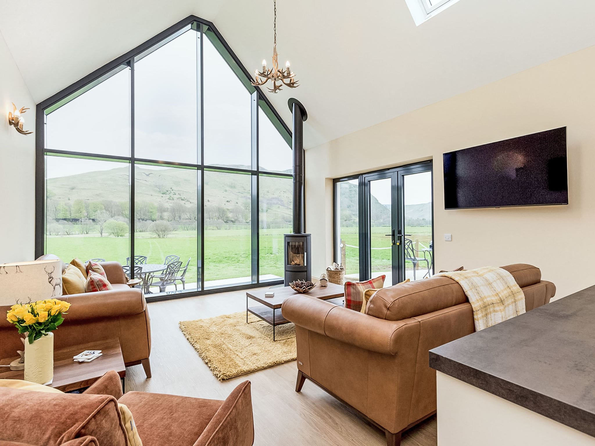 House Glenturret Ayr: Modern 4-Bedroom Scottish Cottage with Garden and EV Charging in Straiton near Ayr