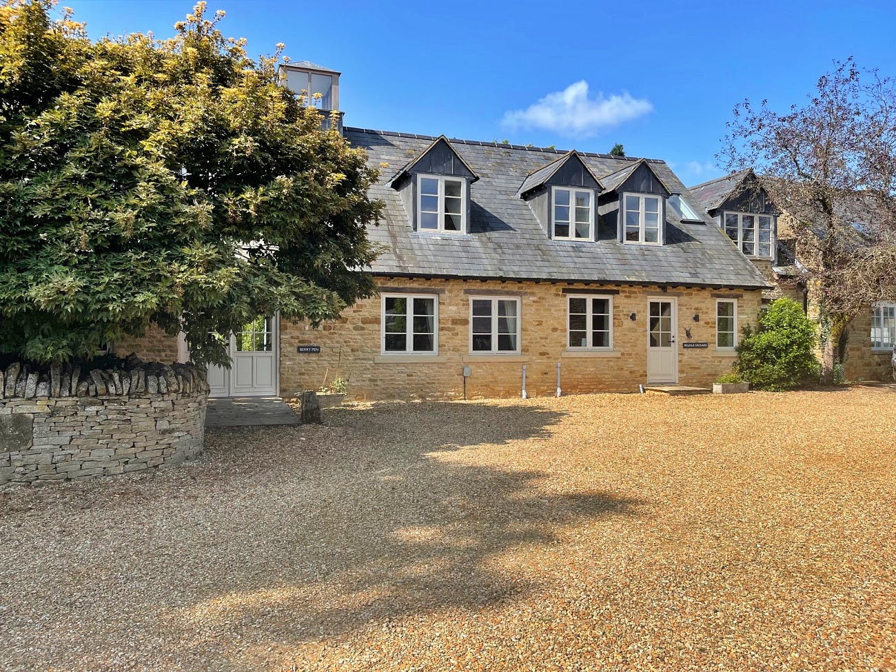 House Glyme ChippingNorton: Charming 3-Bedroom Holiday Cottage with Pool, Chipping Norton
