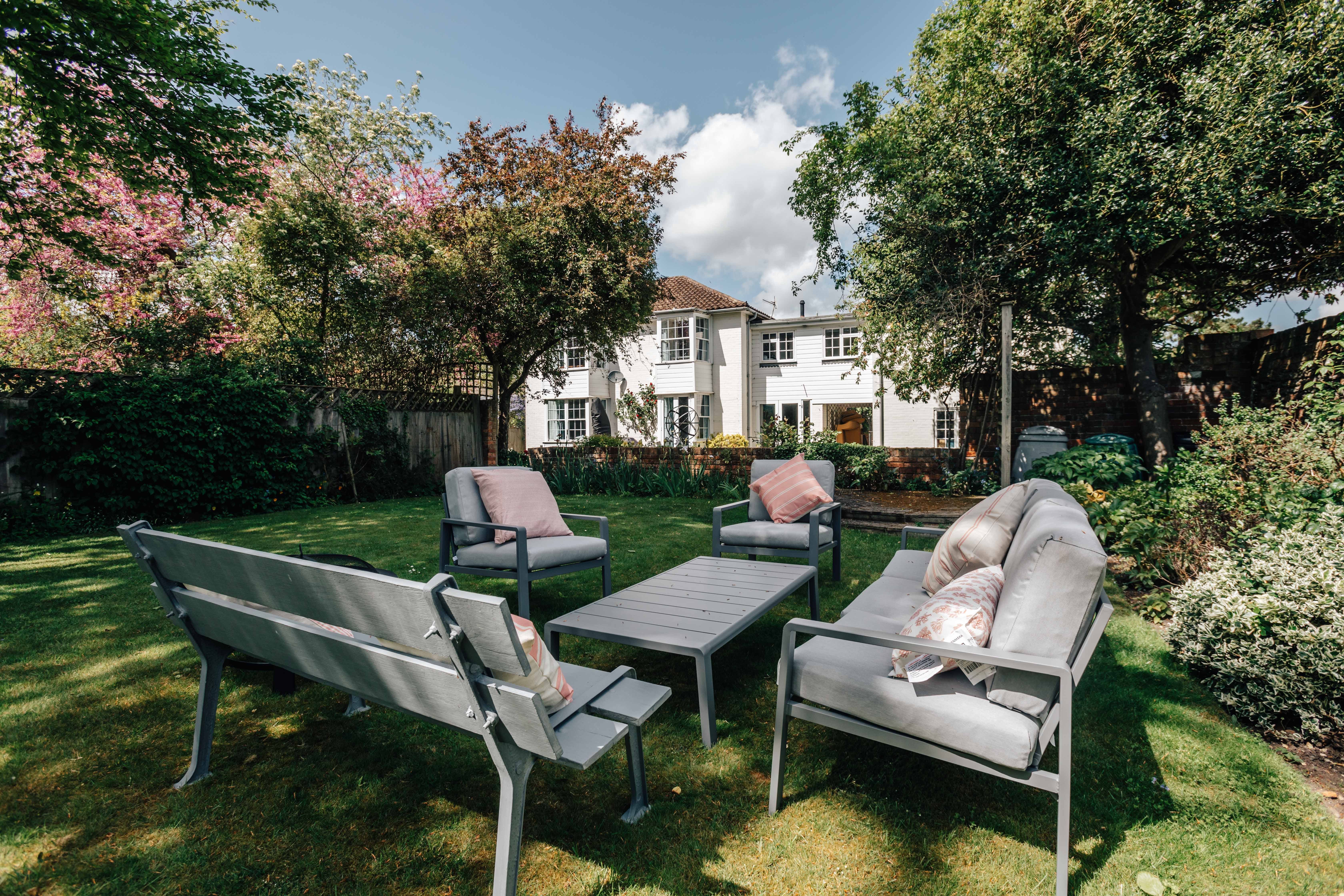 House Greys Henley: Charming 4-Bedroom Apartment with Garden and BBQ, Henley-on-Thames