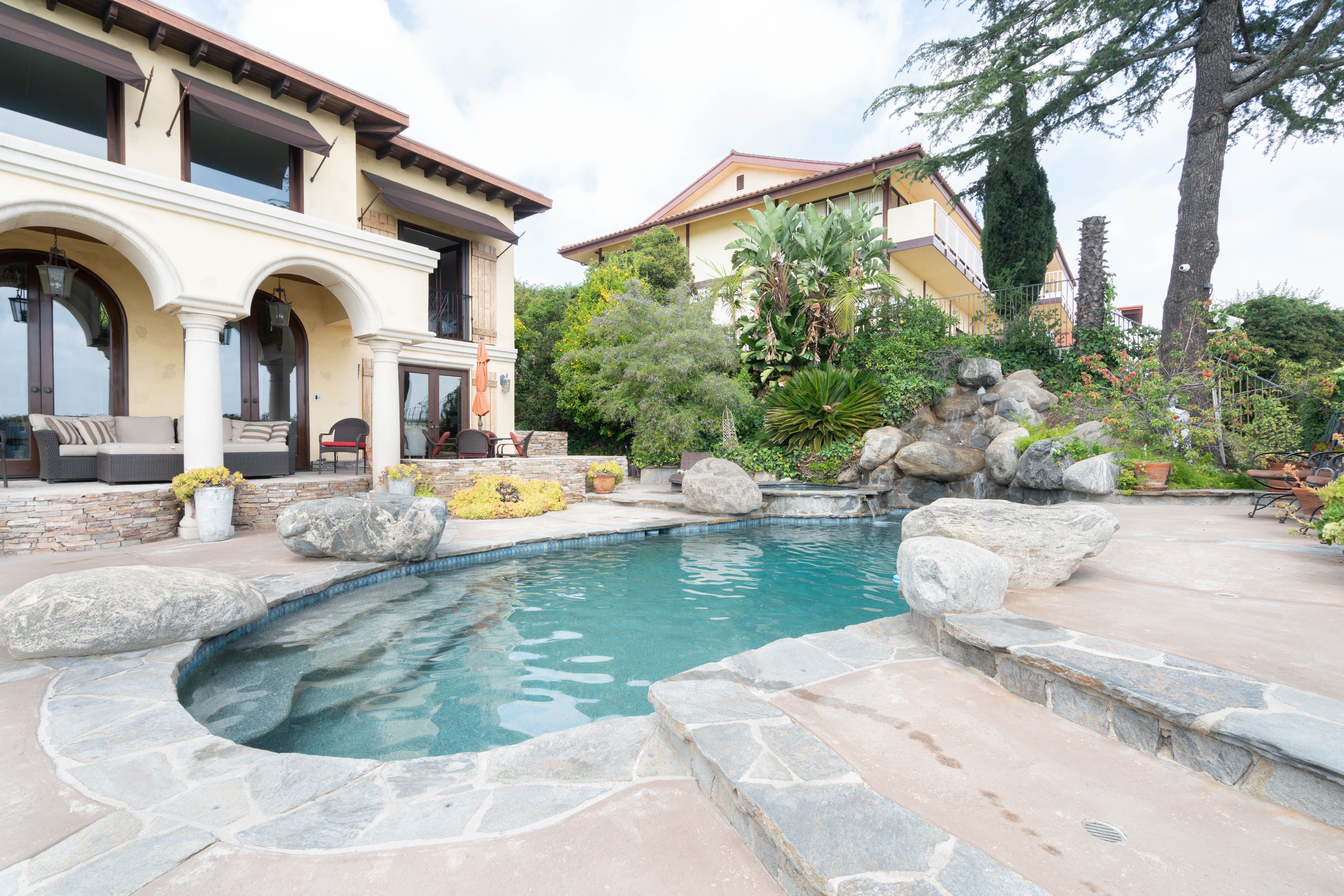 House Griffith Franklin Franklin Village: Luxury 4-Bedroom House with Pool, Los Angeles