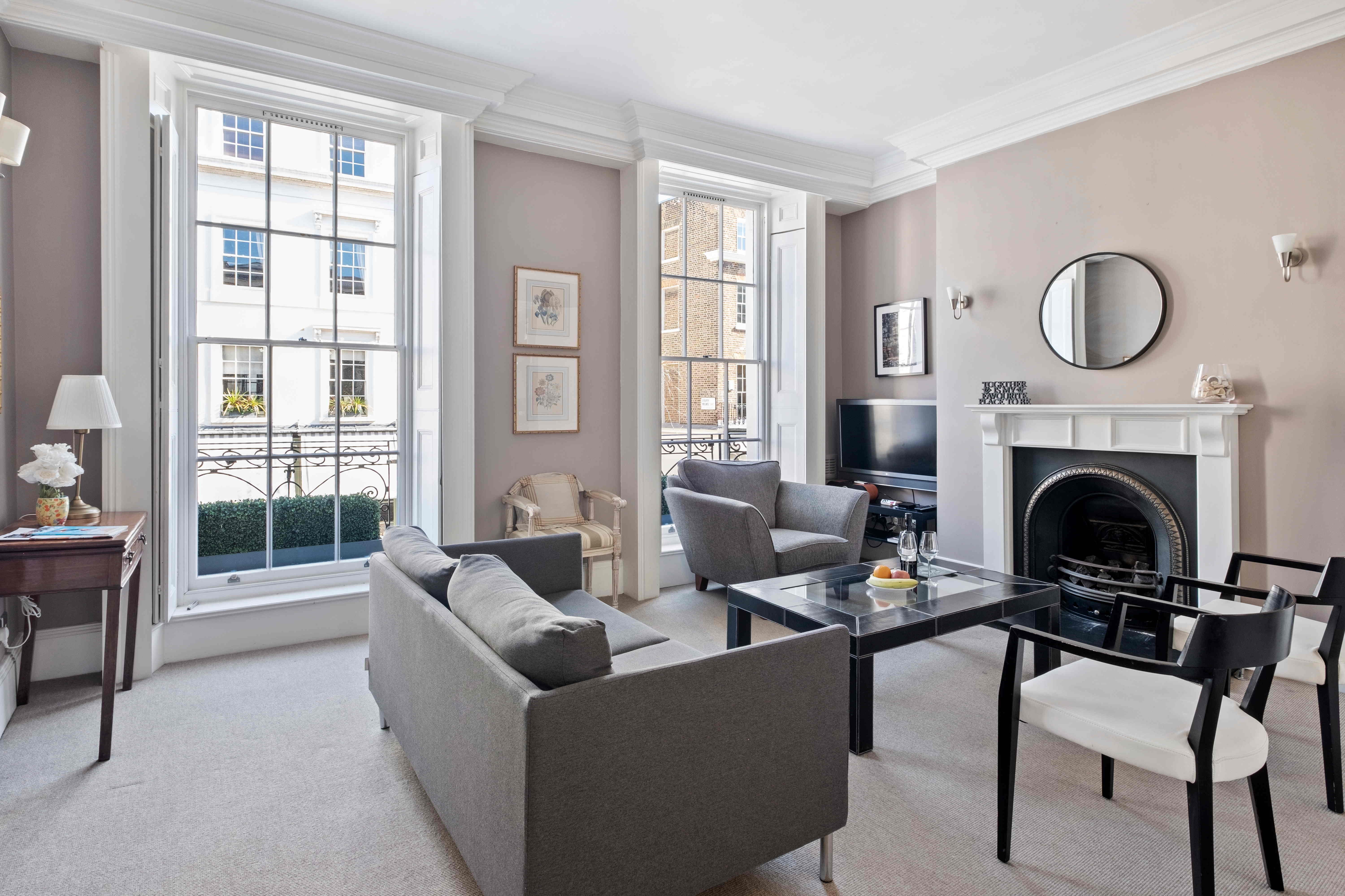 House Grosvenor Belgravia: Elegant 2-Bedroom Apartment with Classic Design, Belgravia