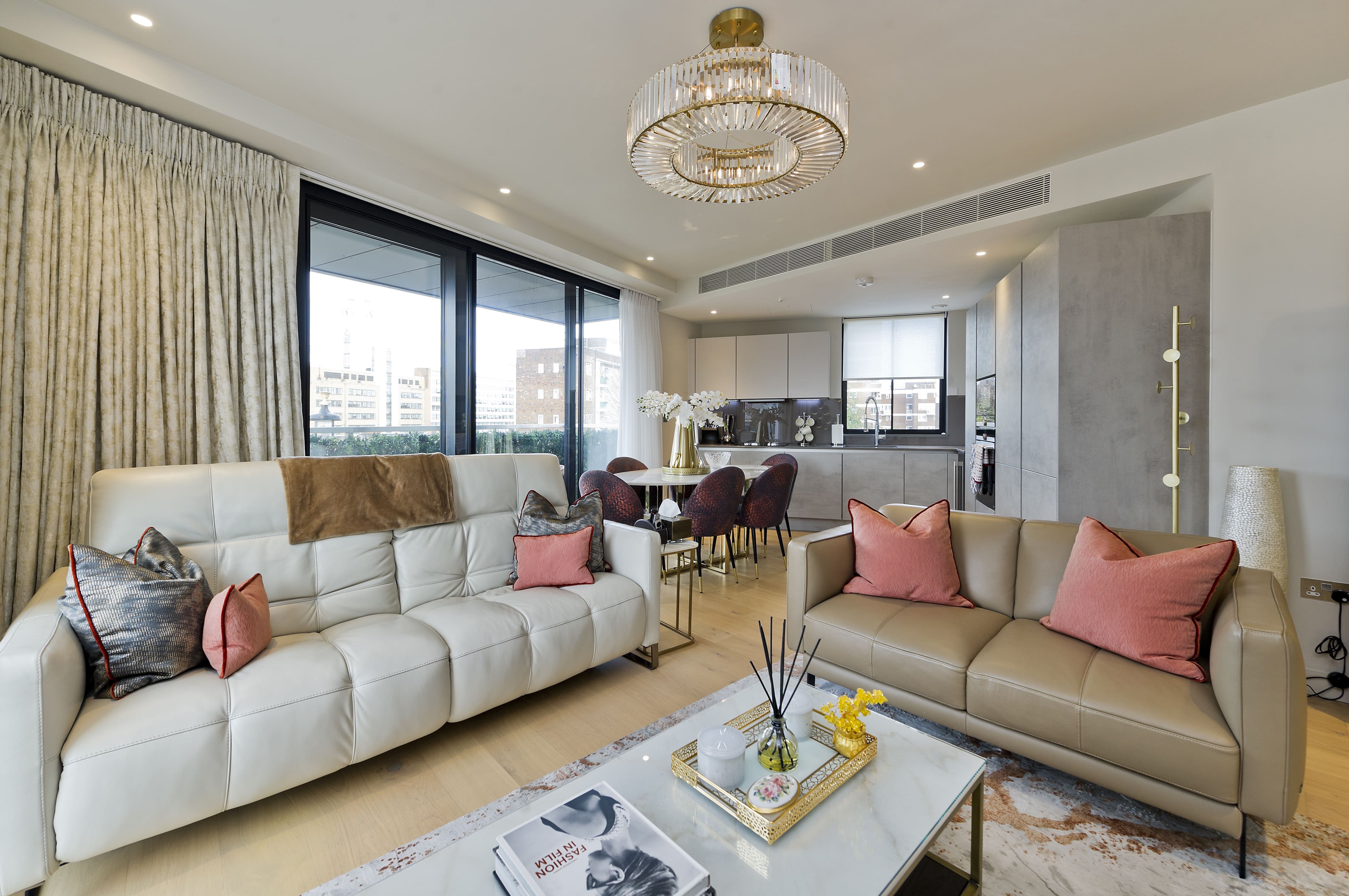 House Grosvenor Pimlico: Elegant 3-Bedroom Luxury Apartment with Terrace, Pimlico London