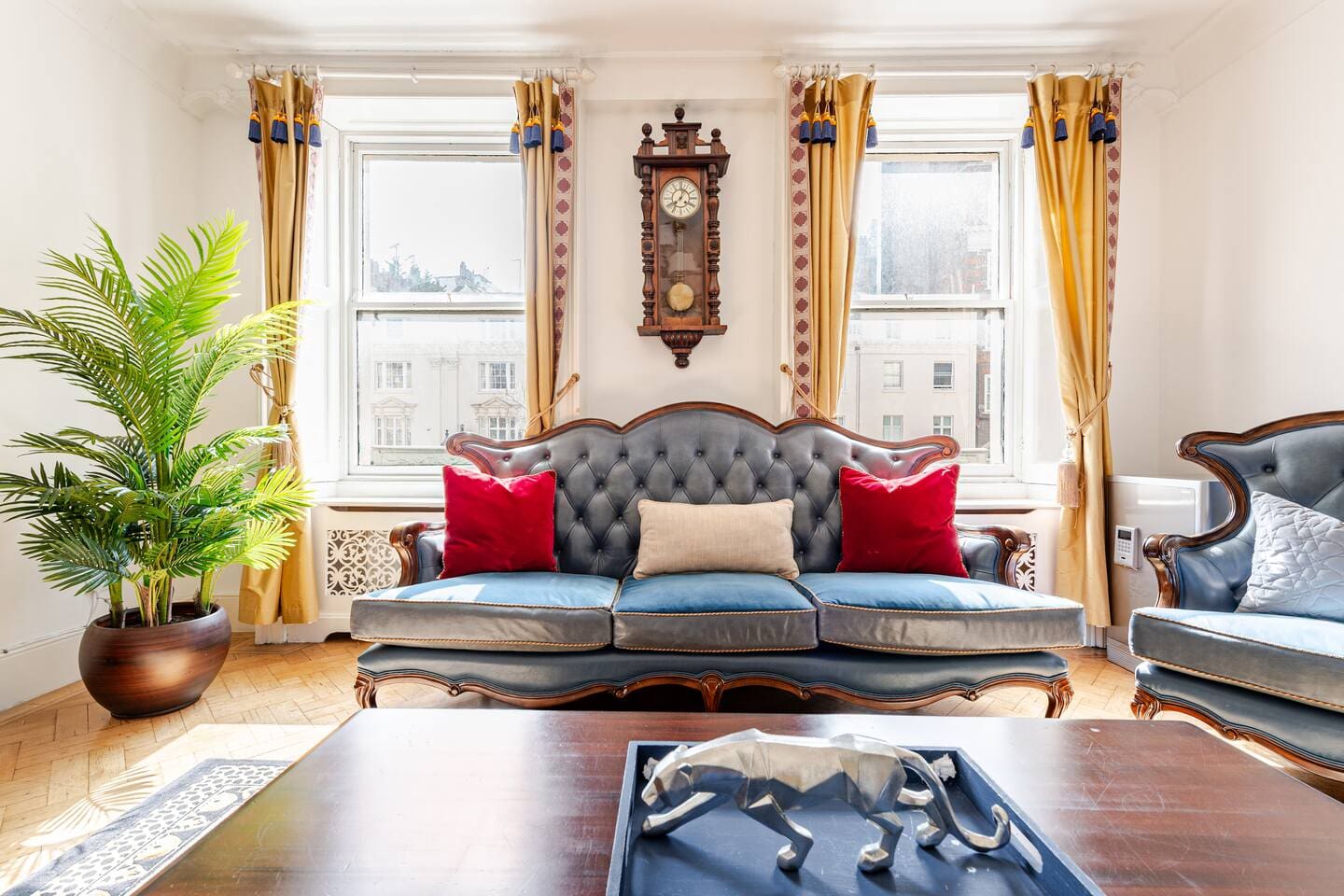 House Grosvenor Victoria Victoria: Spacious 4-Bedroom Luxury Apartment, Family-Friendly, London Victoria