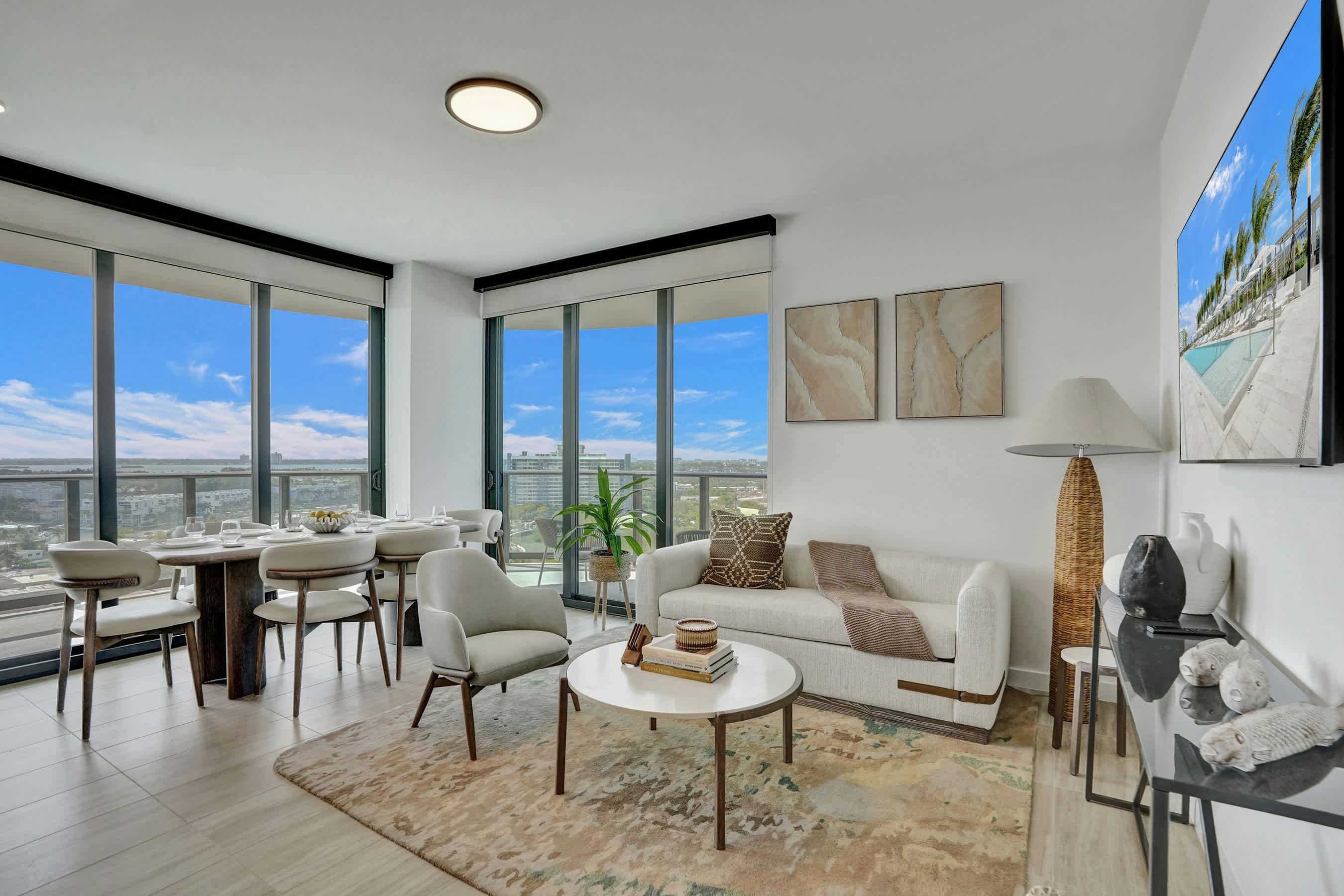 House Gulfstream Surfside: Luxury 3-Bedroom Apartment with Seaview and Pool, Surfside