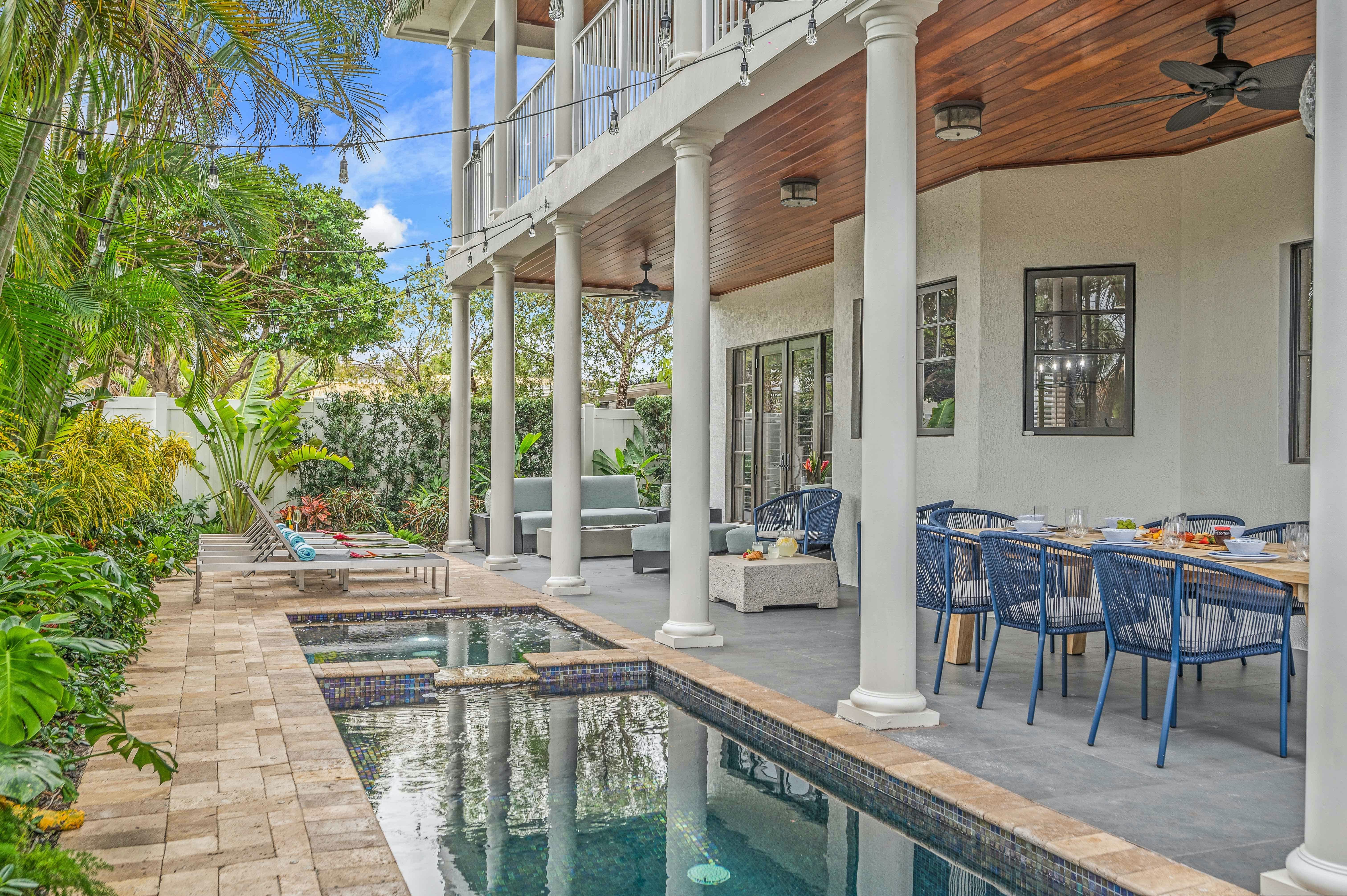 House Gumbo Limbo Harbor Beach Harbor Beach: 5-Bedroom Luxury Villa with Pool and Sea Views, Harbor Beach