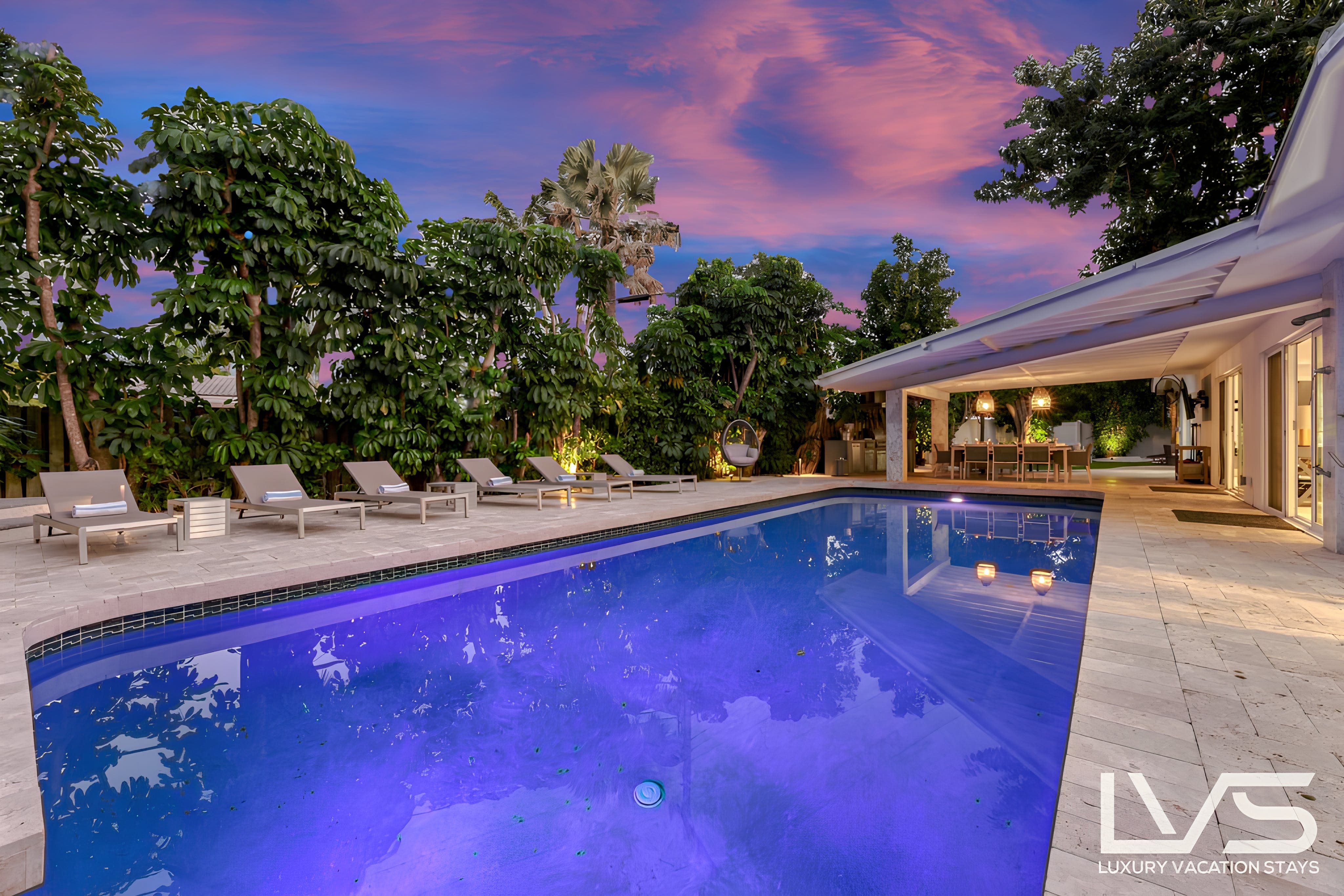 House Gumbo Limbo Harbor Beach: Spacious 4-Bedroom Apartment with Seaview and Pool, Harbor Beach