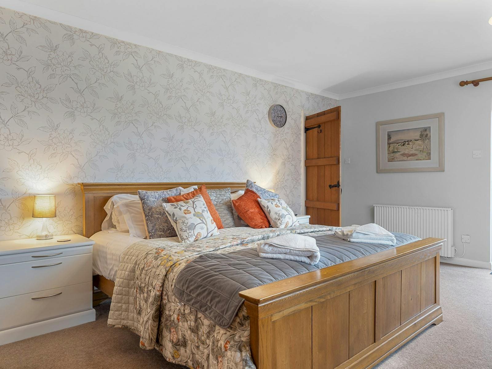 House Helvellyn Windermere: Spacious 5-Bedroom Cottage with Hot Tub and Lake Views, Lake District