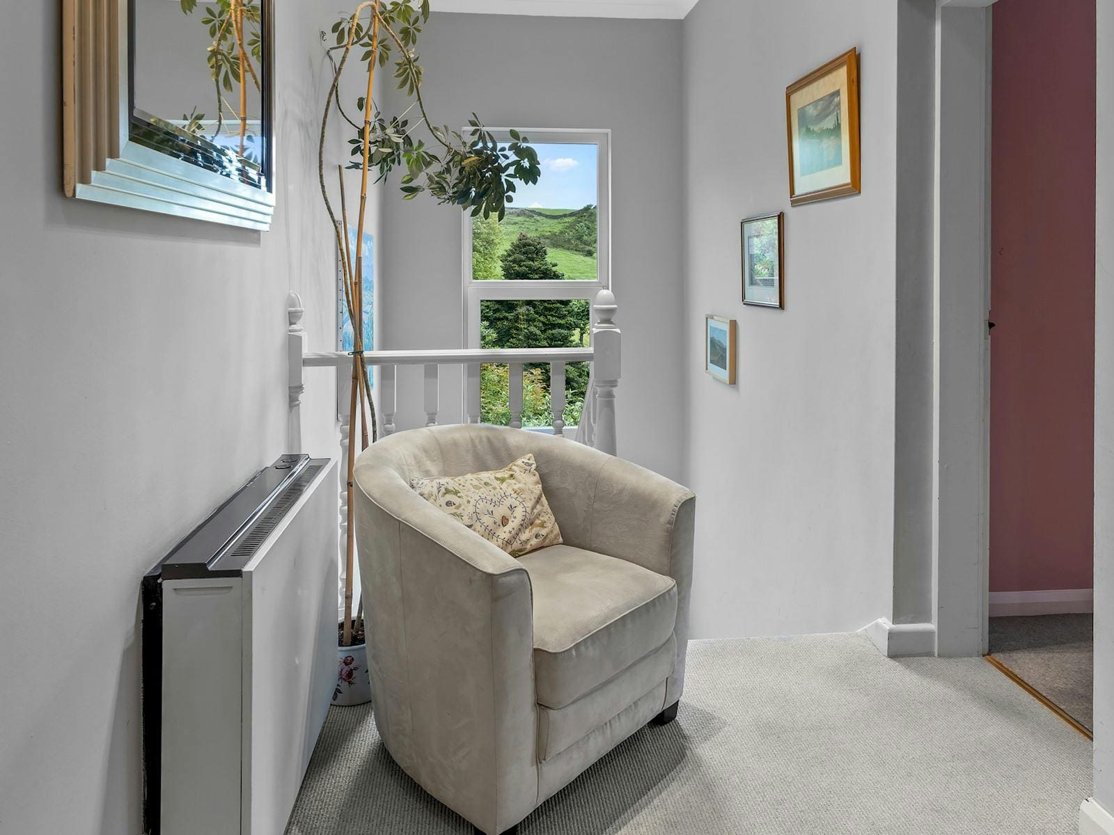 House Helvellyn Windermere: Spacious 5-Bedroom Cottage with Hot Tub and Lake Views, Lake District