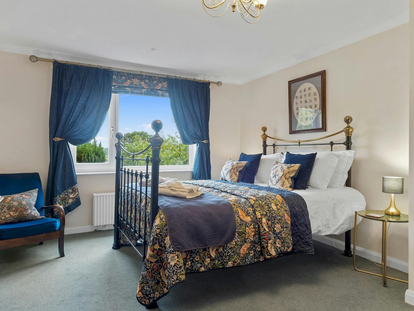 House Helvellyn Windermere: Spacious 5-Bedroom Cottage with Hot Tub and Lake Views, Lake District