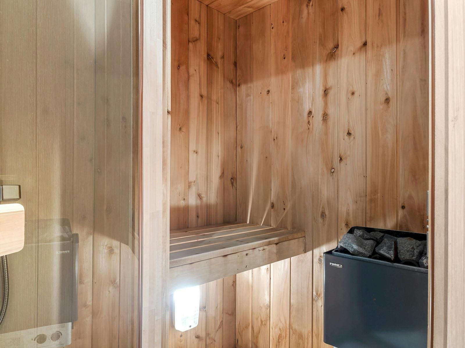 House Helvellyn Windermere: Spacious 5-Bedroom Cottage with Hot Tub and Lake Views, Lake District