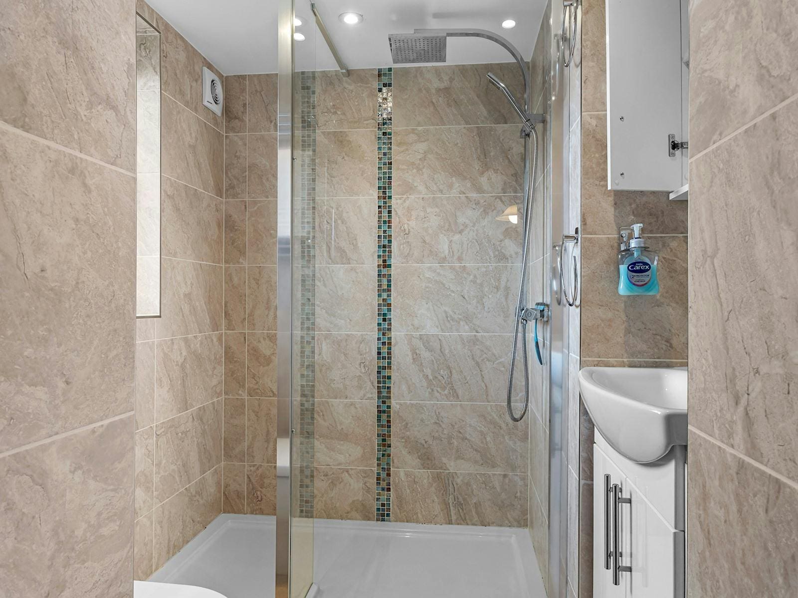 House Helvellyn Windermere: Spacious 5-Bedroom Cottage with Hot Tub and Lake Views, Lake District