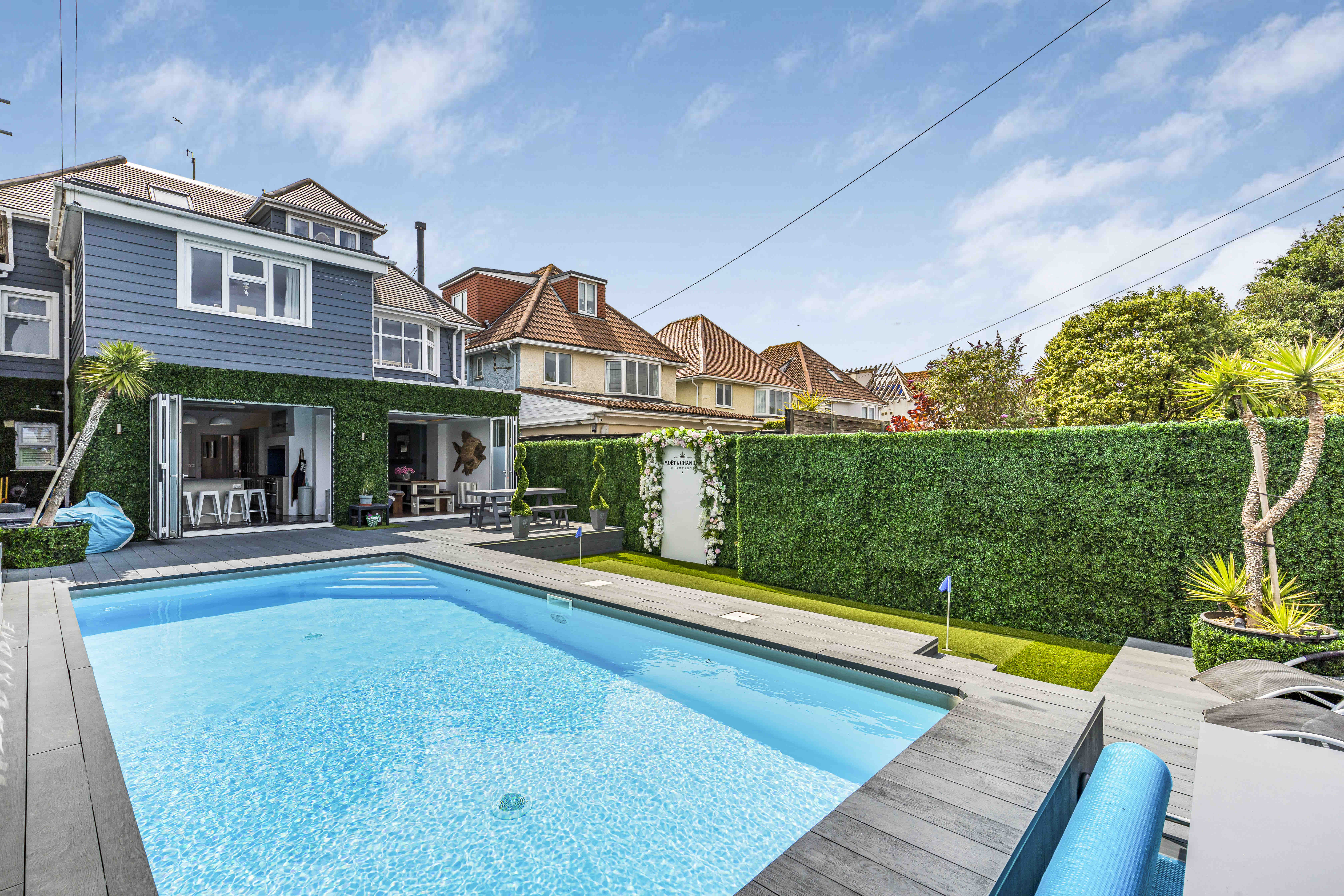 House Hengistbury Christchurch: 5-Bedroom Luxury Apartment with Seaview and Hot Tub, Christchurch