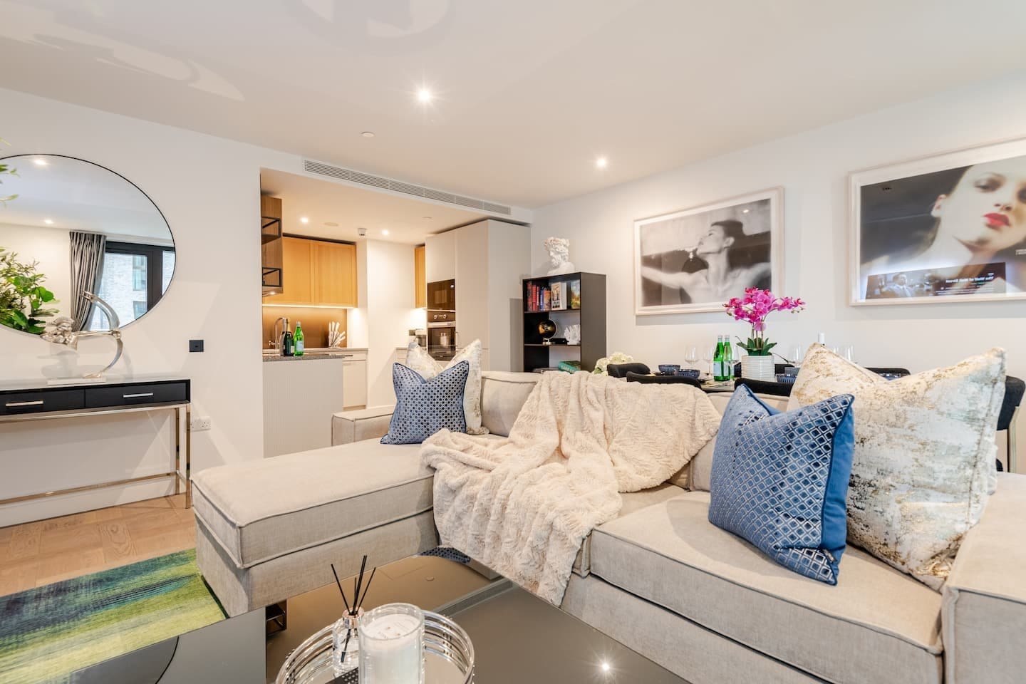 House Hermitage Wapping: Elegant 2-Bedroom Apartment with Balcony, Wapping